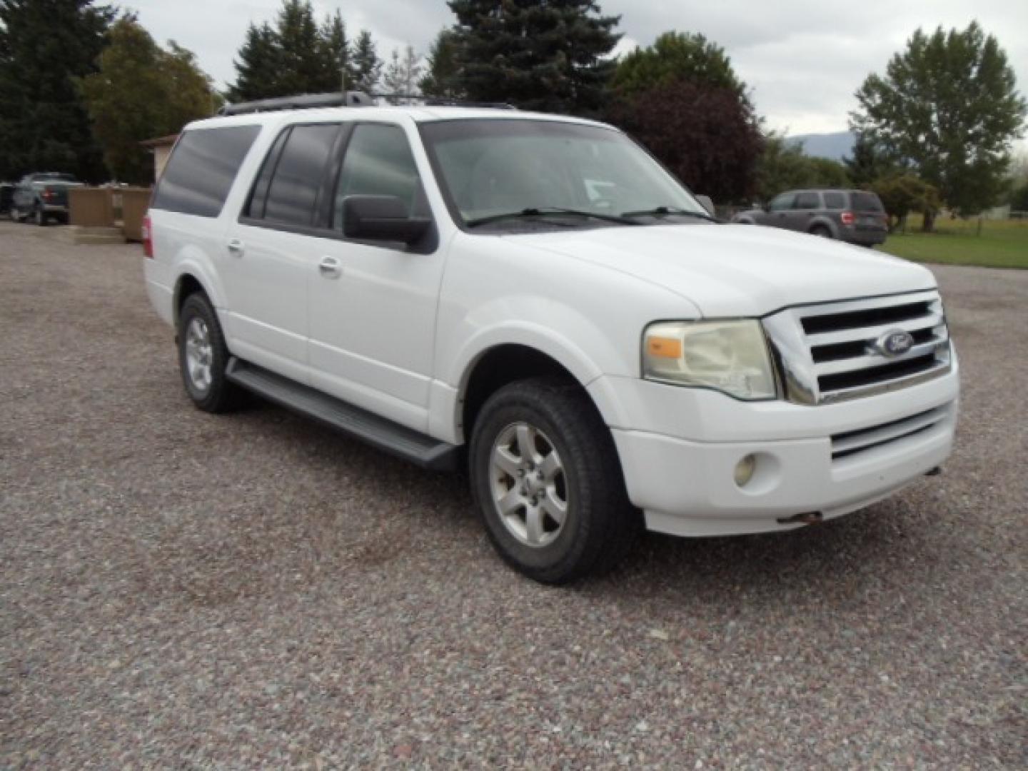 2010 White /Tan Ford Expedition XLT 4WD (1FMJK1G5XAE) with an 5.4L V8 SOHC 16V engine, 6-Speed Automatic Overdrive transmission, located at 5465 Highway 2 W., Columbia Falls, MT, 59912, (406) 892-4407, 48.352188, -114.240929 - Cruise control AC MP3 Tilt wheel Power seat drivers only Power windows door locks and mirrors Running boards Luggage Rack Towing - Photo#0