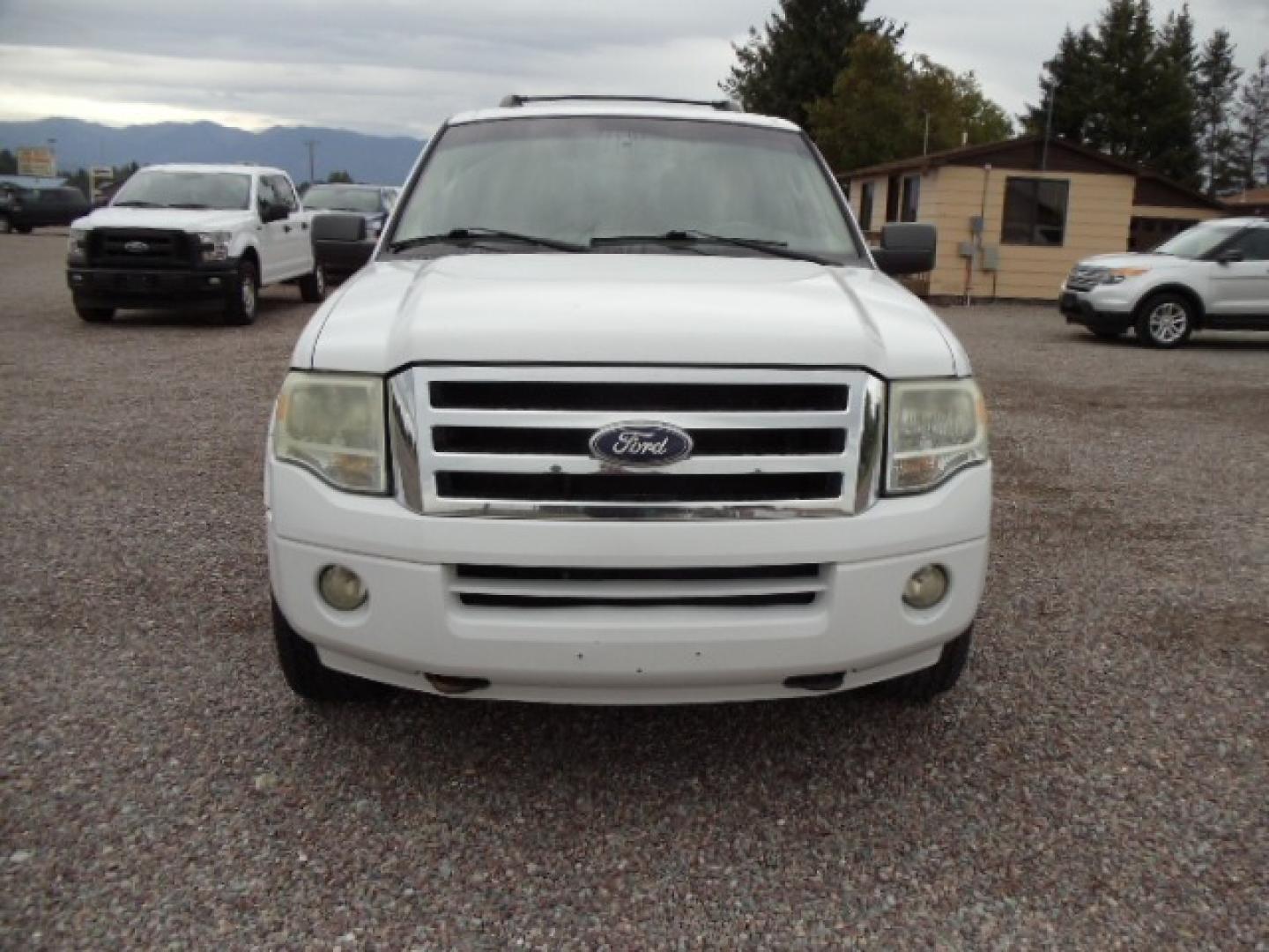 2010 White /Tan Ford Expedition XLT 4WD (1FMJK1G5XAE) with an 5.4L V8 SOHC 16V engine, 6-Speed Automatic Overdrive transmission, located at 5465 Highway 2 W., Columbia Falls, MT, 59912, (406) 892-4407, 48.352188, -114.240929 - Cruise control AC MP3 Tilt wheel Power seat drivers only Power windows door locks and mirrors Running boards Luggage Rack Towing - Photo#1