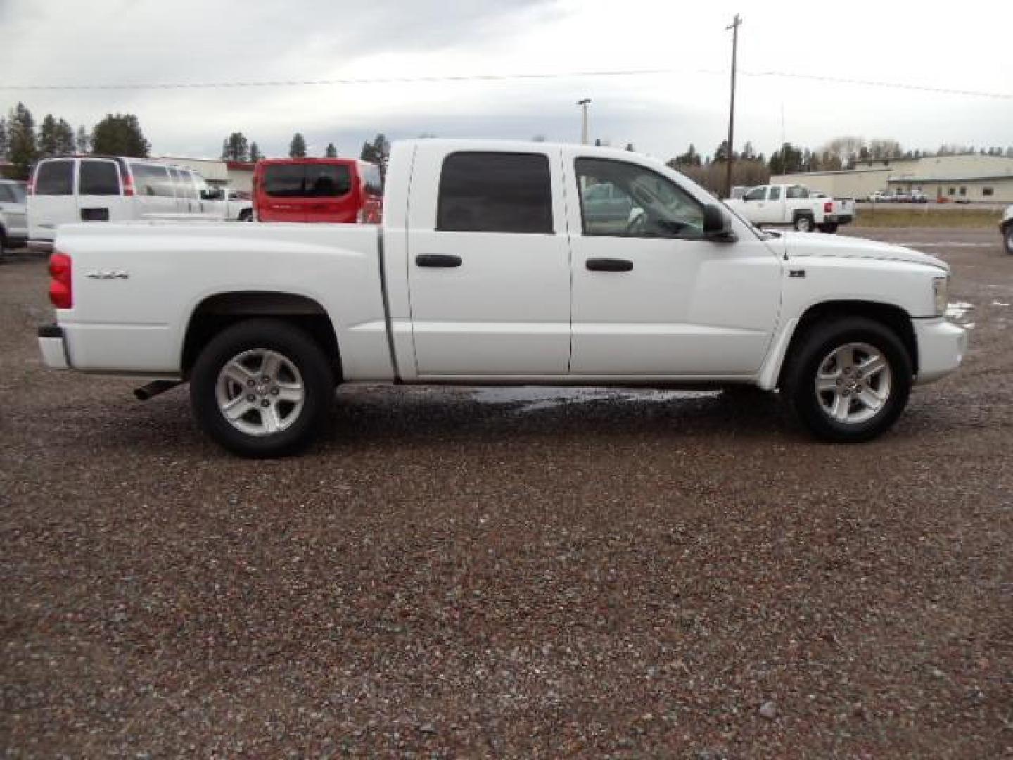 2010 White /Grey Dodge Dakota Bighorn (1D7RW3GP2AS) with an 4.7L V8 SOHC 16V FFV engine, 5-Speed Automatic transmission, located at 5465 Highway 2 W., Columbia Falls, MT, 59912, (406) 892-4407, 48.352188, -114.240929 - 4.7L V8 Cruise AC CD Tilt wheel Towing Power windows door locks and mirrors Brand new tires. - Photo#9