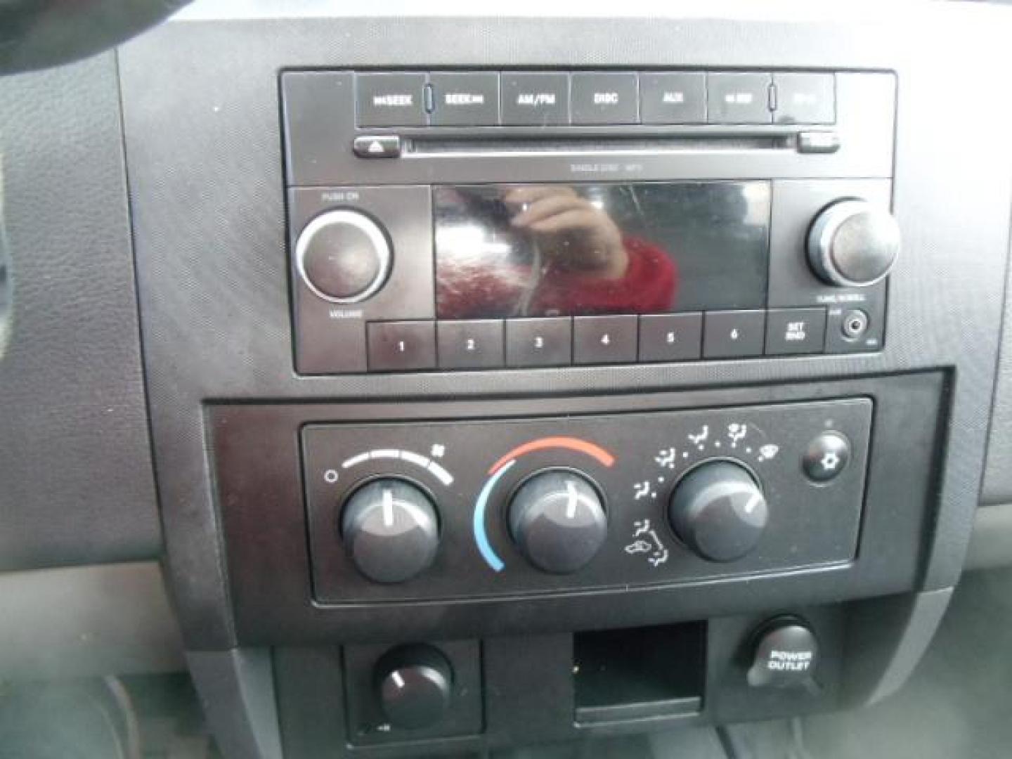 2010 White /Grey Dodge Dakota Bighorn (1D7RW3GP2AS) with an 4.7L V8 SOHC 16V FFV engine, 5-Speed Automatic transmission, located at 5465 Highway 2 W., Columbia Falls, MT, 59912, (406) 892-4407, 48.352188, -114.240929 - 4.7L V8 Cruise AC CD Tilt wheel Towing Power windows door locks and mirrors Brand new tires. - Photo#20