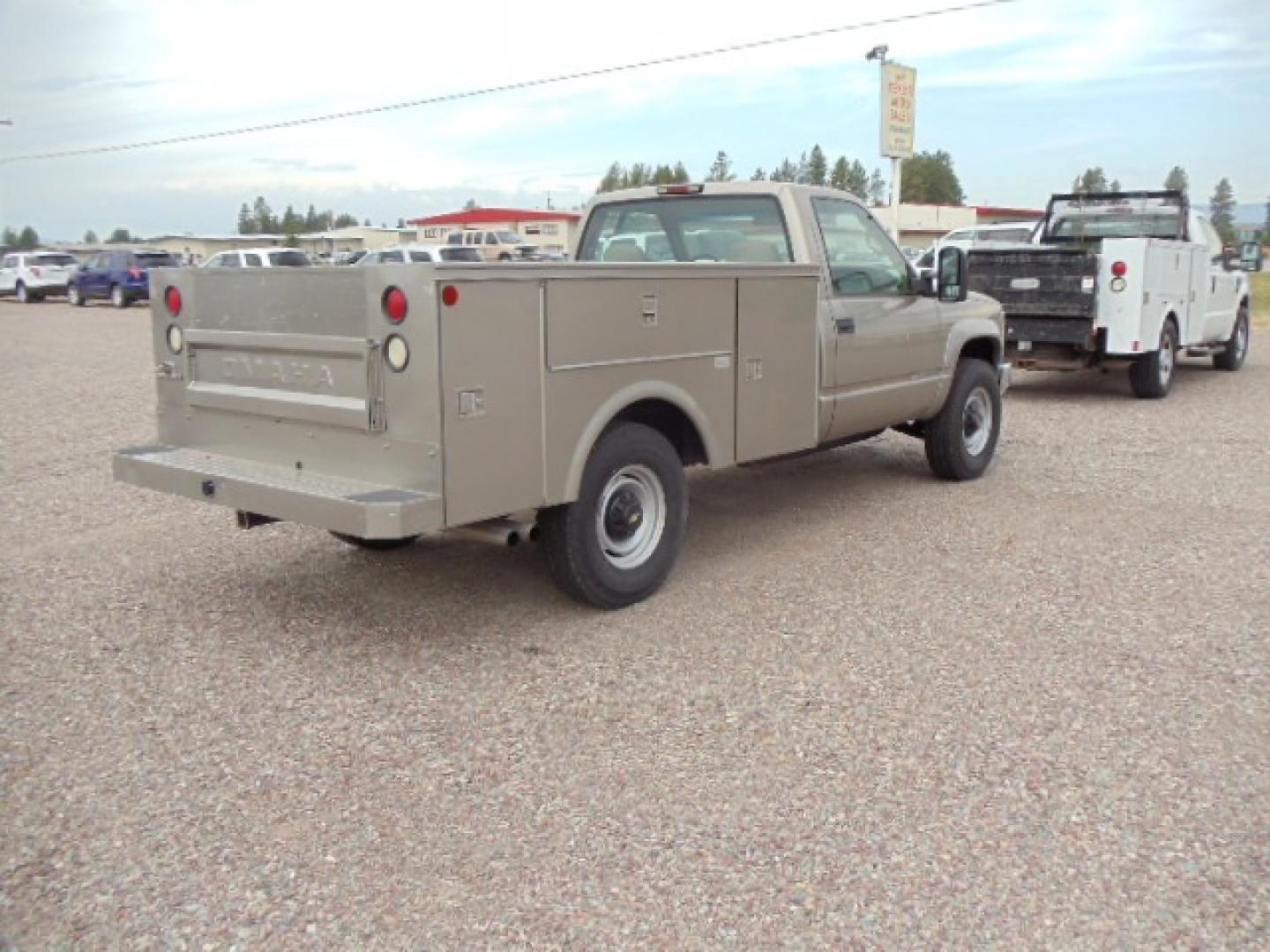 2000 Tan /Tan Chevrolet C/K 2500 Work Truck (1GBGK24R5YF) with an 5.7L V8 OHV 16V engine, Automatic transmission, located at 5465 Highway 2 W., Columbia Falls, MT, 59912, (406) 892-4407, 48.352188, -114.240929 - This truck is equipped with AC only 8 Foot Utility Box Good tires - Photo#8