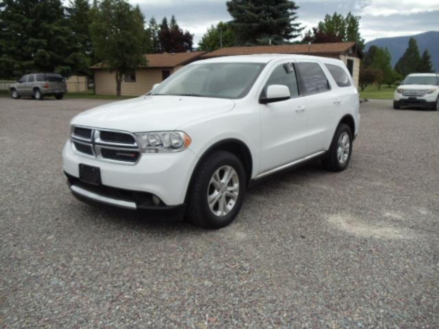 2013 White /Tan Dodge Durango SXT AWD (1C4RDJAG8DC) with an 3.6L V6 DOHC 24V engine, 5-Speed Automatic transmission, located at 5465 Highway 2 W., Columbia Falls, MT, 59912, (406) 892-4407, 48.352188, -114.240929 - Keyless entry Cruise control AC MP3 Tilt wheel Power windows door locks and mirrors Near new tires Front and rear heat and AC - Photo#2