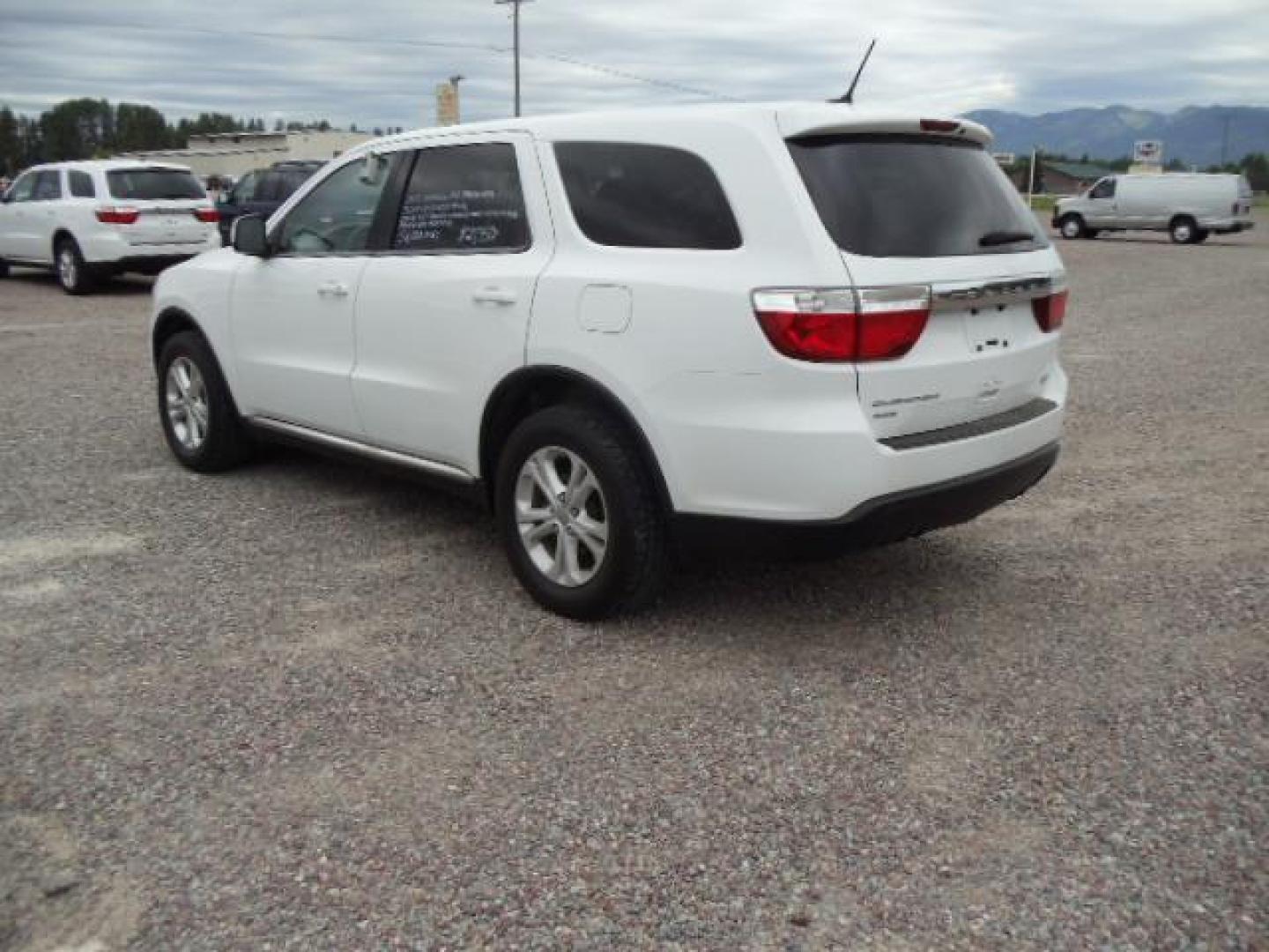 2013 White /Tan Dodge Durango SXT AWD (1C4RDJAG8DC) with an 3.6L V6 DOHC 24V engine, 5-Speed Automatic transmission, located at 5465 Highway 2 W., Columbia Falls, MT, 59912, (406) 892-4407, 48.352188, -114.240929 - Keyless entry Cruise control AC MP3 Tilt wheel Power windows door locks and mirrors Near new tires Front and rear heat and AC - Photo#4