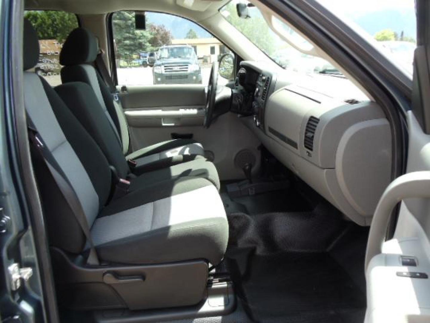 2009 Blue /Gray Chevrolet Silverado 1500 LS Crew Cab 4WD (3GCEK13C59G) with an 4.8L V8 OHV 16V engine, 4-Speed Automatic transmission, located at 5465 Highway 2 W., Columbia Falls, MT, 59912, (406) 892-4407, 48.352188, -114.240929 - Keyless entry Cruise control AC CD Power windows door locks and mirrors Towing 6 Passenger - Photo#10