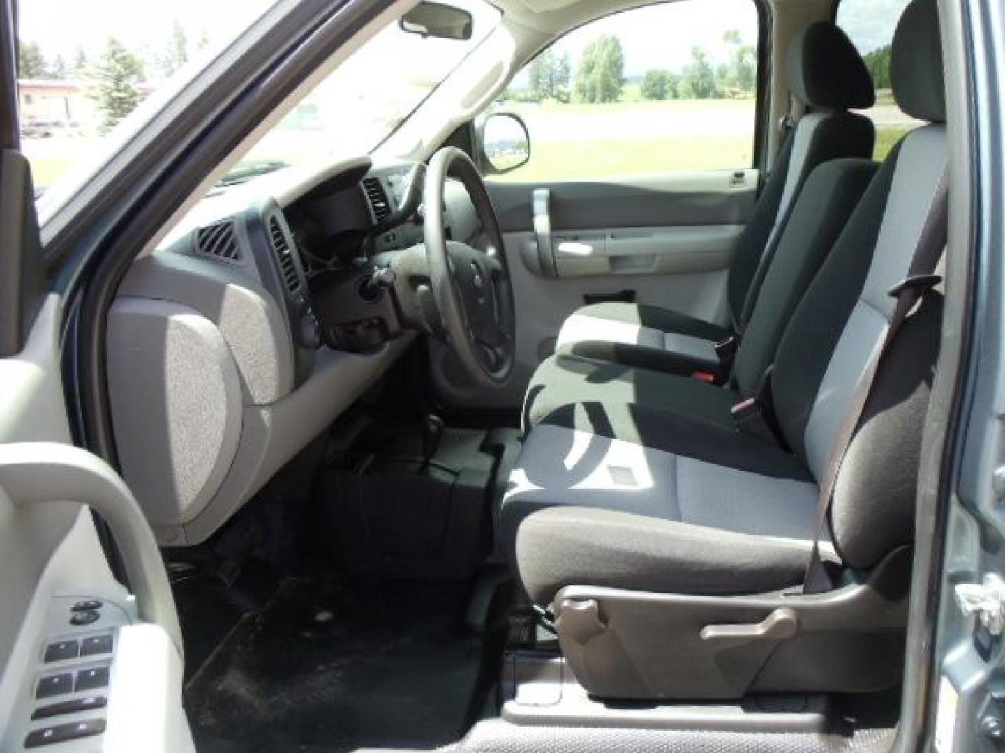 2009 Blue /Gray Chevrolet Silverado 1500 LS Crew Cab 4WD (3GCEK13C59G) with an 4.8L V8 OHV 16V engine, 4-Speed Automatic transmission, located at 5465 Highway 2 W., Columbia Falls, MT, 59912, (406) 892-4407, 48.352188, -114.240929 - Keyless entry Cruise control AC CD Power windows door locks and mirrors Towing 6 Passenger - Photo#13