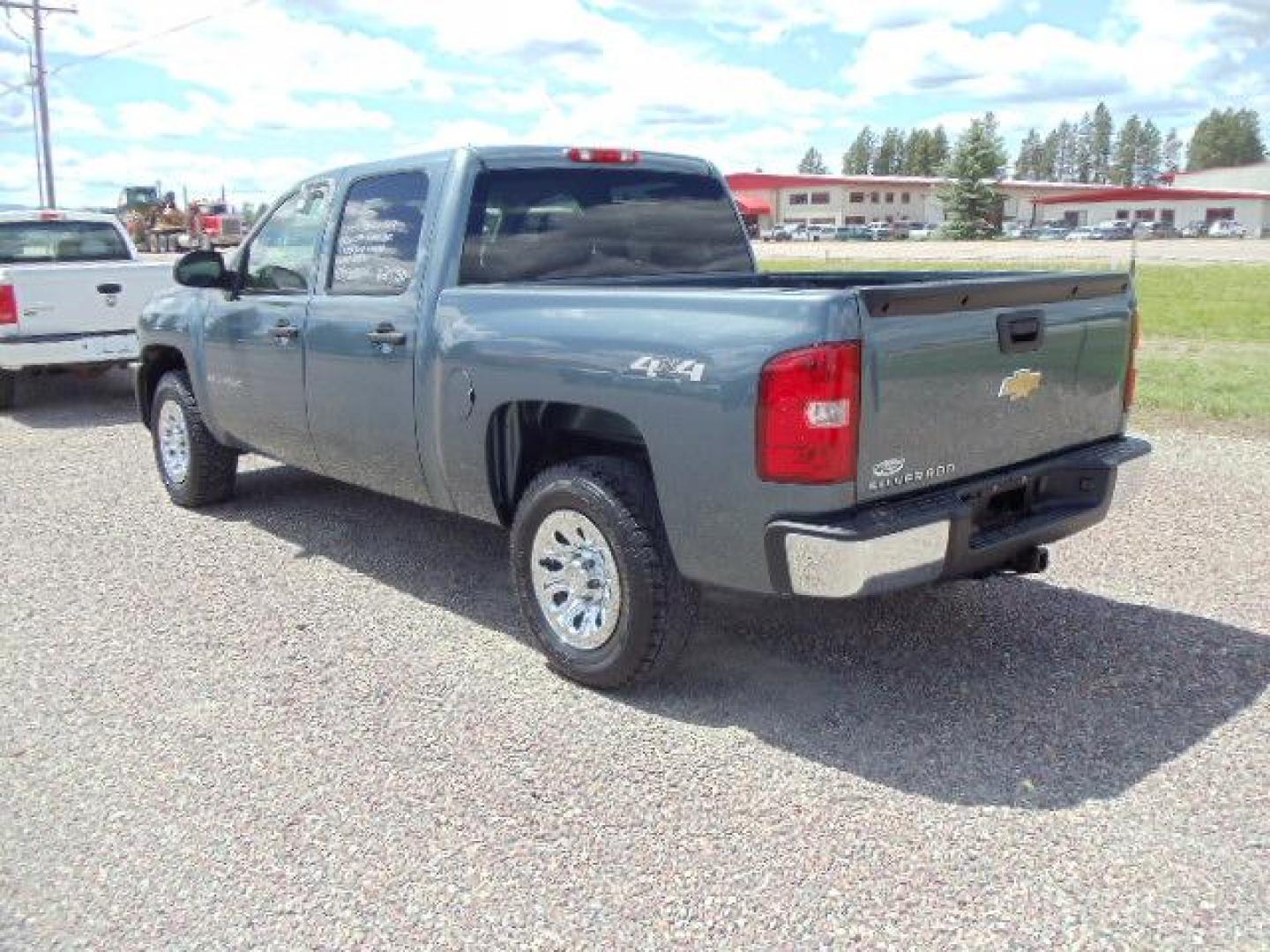 2009 Blue /Gray Chevrolet Silverado 1500 LS Crew Cab 4WD (3GCEK13C59G) with an 4.8L V8 OHV 16V engine, 4-Speed Automatic transmission, located at 5465 Highway 2 W., Columbia Falls, MT, 59912, (406) 892-4407, 48.352188, -114.240929 - Keyless entry Cruise control AC CD Power windows door locks and mirrors Towing 6 Passenger - Photo#4