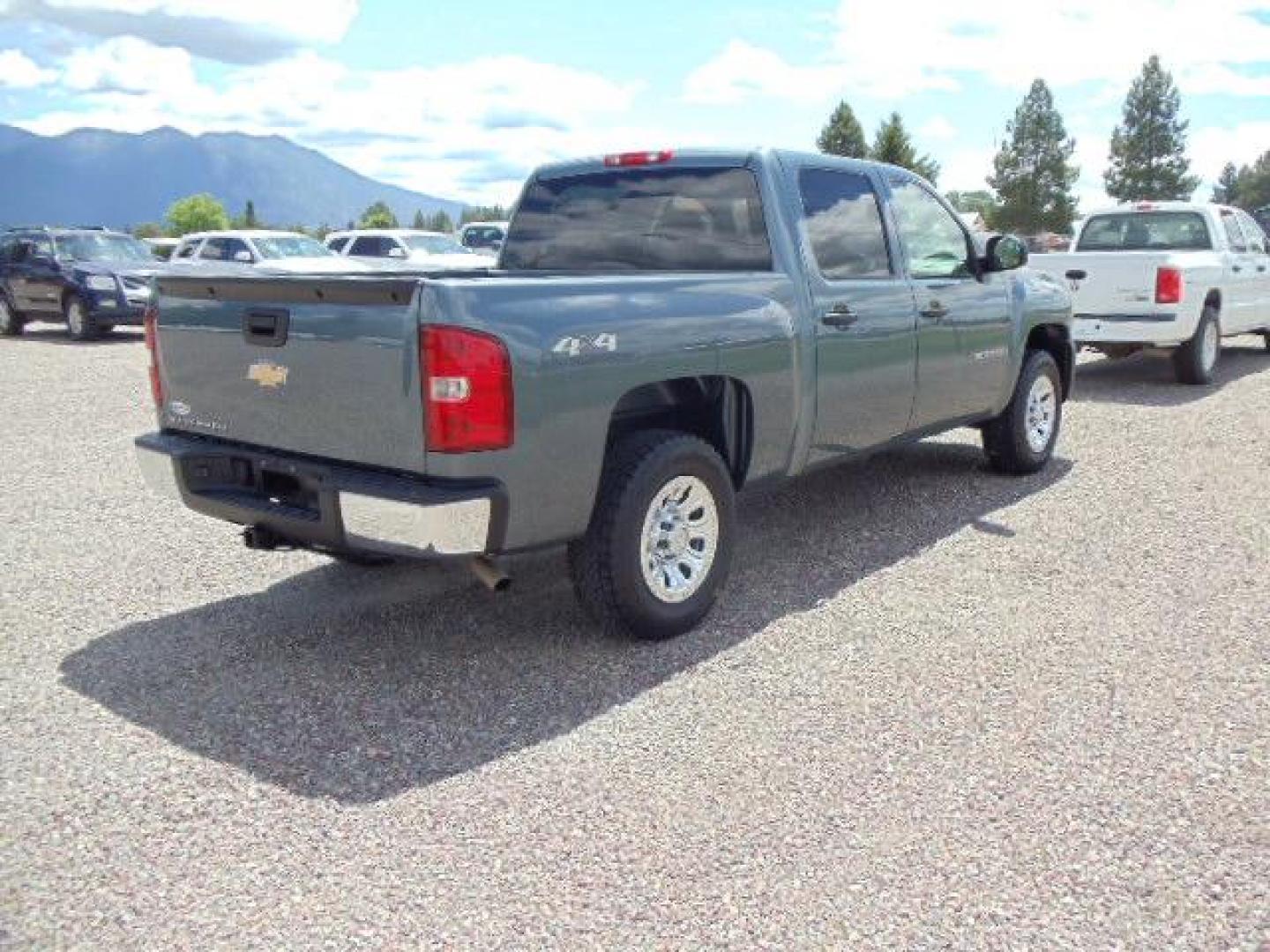 2009 Blue /Gray Chevrolet Silverado 1500 LS Crew Cab 4WD (3GCEK13C59G) with an 4.8L V8 OHV 16V engine, 4-Speed Automatic transmission, located at 5465 Highway 2 W., Columbia Falls, MT, 59912, (406) 892-4407, 48.352188, -114.240929 - Keyless entry Cruise control AC CD Power windows door locks and mirrors Towing 6 Passenger - Photo#8