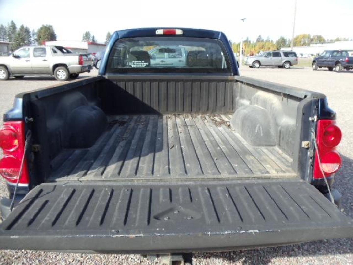 2007 Blue /Gray Dodge Dakota ST Club Cab 4WD (1D7HW22P27S) with an 4.7L V8 FFV engine, Automatic transmission, located at 5465 Highway 2 W., Columbia Falls, MT, 59912, (406) 892-4407, 48.352188, -114.240929 - Keyless entry Cruise control AC CD Tilt Wheel Power seat drivers only Power windows door locks and mirrors Near new tires - Photo#9