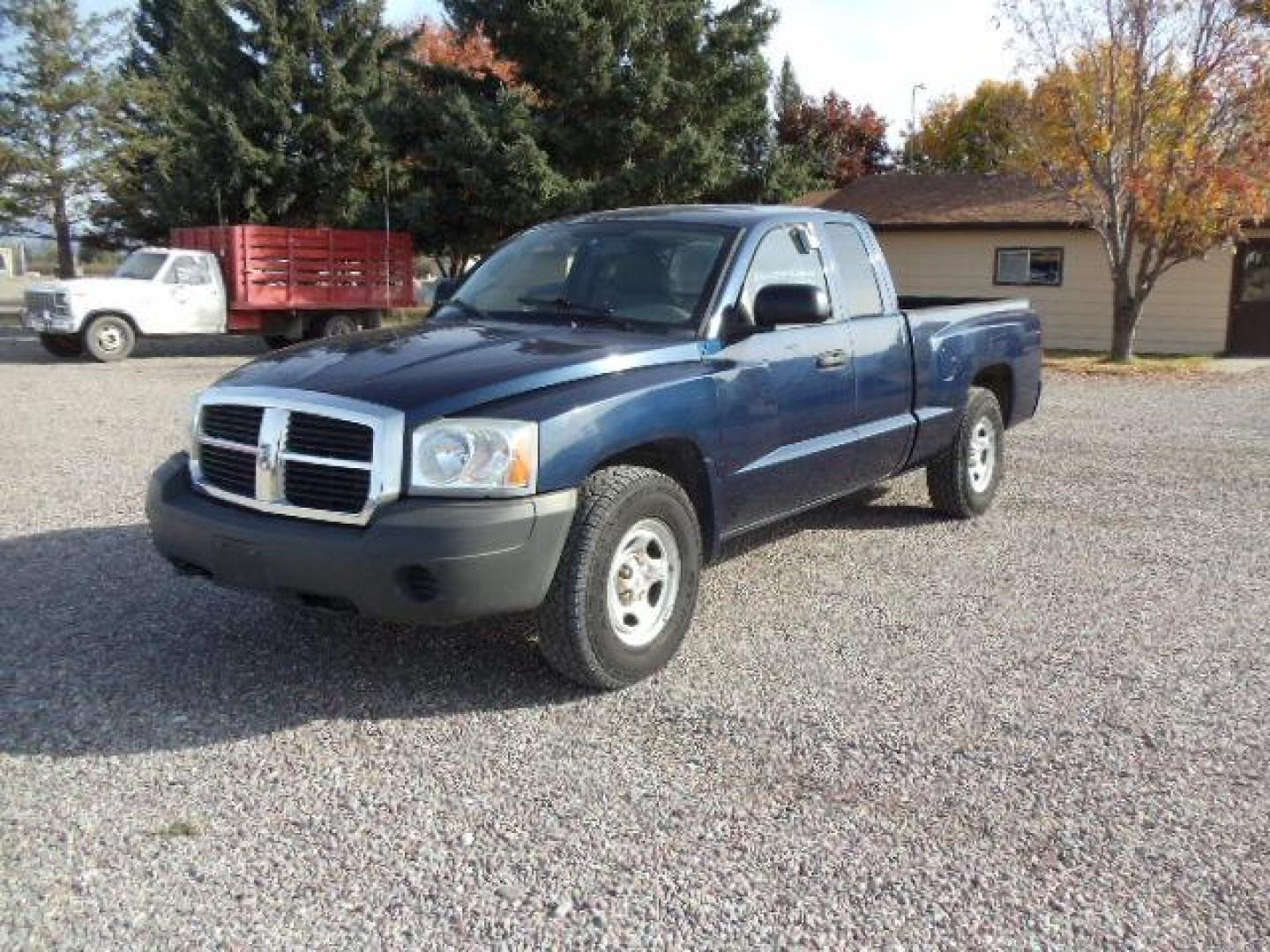 2007 Blue /Gray Dodge Dakota ST Club Cab 4WD (1D7HW22P27S) with an 4.7L V8 FFV engine, Automatic transmission, located at 5465 Highway 2 W., Columbia Falls, MT, 59912, (406) 892-4407, 48.352188, -114.240929 - Keyless entry Cruise control AC CD Tilt Wheel Power seat drivers only Power windows door locks and mirrors Near new tires - Photo#2