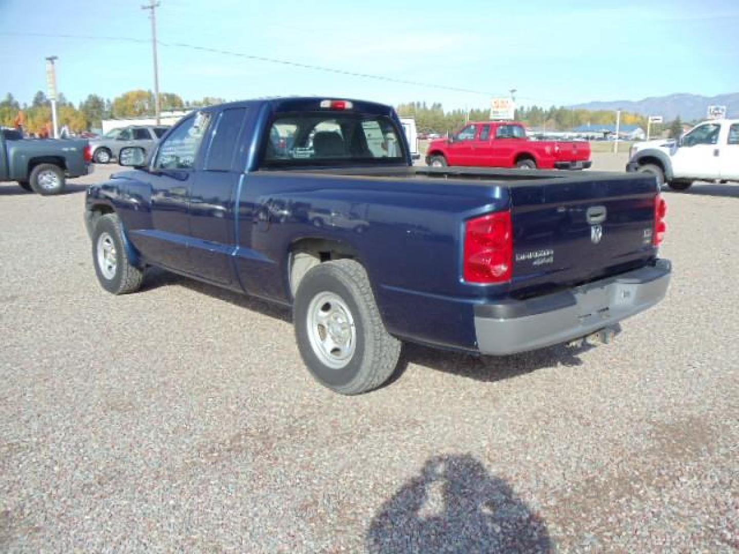 2007 Blue /Gray Dodge Dakota ST Club Cab 4WD (1D7HW22P27S) with an 4.7L V8 FFV engine, Automatic transmission, located at 5465 Highway 2 W., Columbia Falls, MT, 59912, (406) 892-4407, 48.352188, -114.240929 - Keyless entry Cruise control AC CD Tilt Wheel Power seat drivers only Power windows door locks and mirrors Near new tires - Photo#4