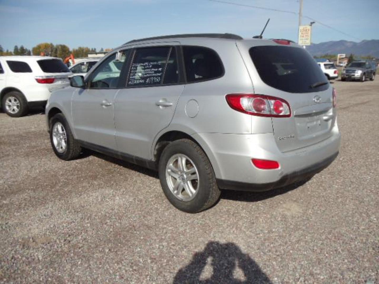 2012 Silver /Gray Hyundai Santa Fe GLS 2.4 4WD (5XYZGDAB4CG) with an 2.4L L4 DOHC 16V engine, 6-Speed Automatic transmission, located at 5465 Highway 2 W., Columbia Falls, MT, 59912, (406) 892-4407, 48.352188, -114.240929 - Keyless entry Cruise control AC Tilt wheel Power windows door locks and mirrors Brand new tires - Photo#4