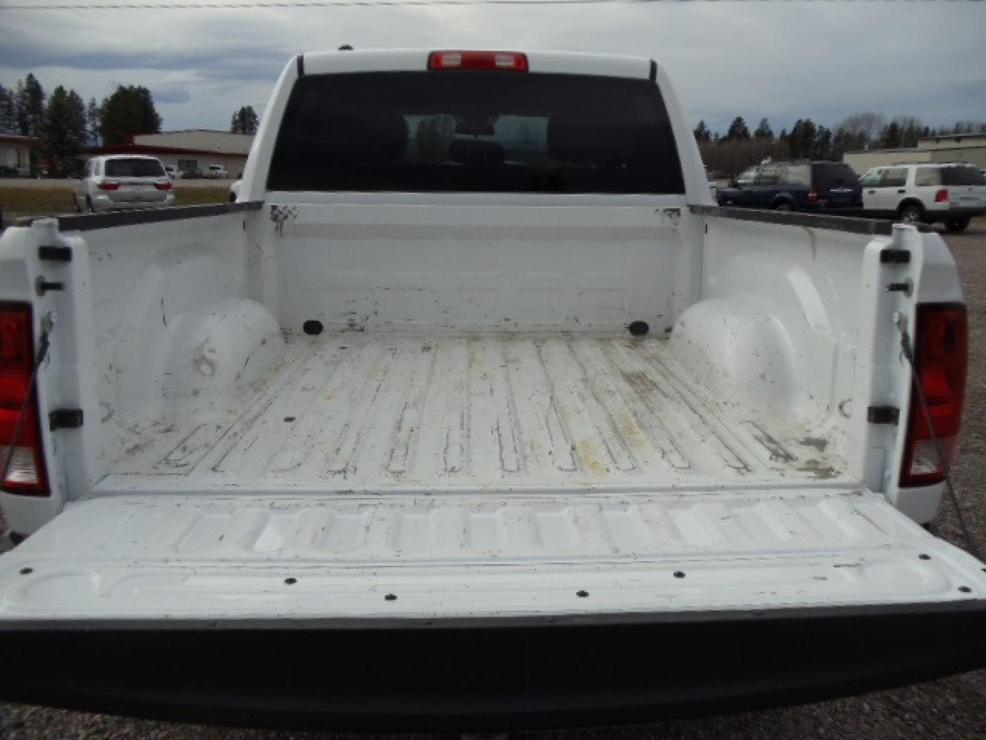 2014 White /Gray RAM 1500 Tradesman Crew Cab SWB 4WD (1C6RR7KG5ES) with an 3.6L V6 DOHC 24V FFV engine, 6-Speed Automatic transmission, located at 5465 Highway 2 W., Columbia Falls, MT, 59912, (406) 892-4407, 48.352188, -114.240929 - Keyless entry, Power windows, Power door locks, Power mirrors, Cruise control, AC, MP3-CD, Towing, Tilt steering wheel. This vehicle was previously owned by the federal government so it has been well maintained and taken care of. The truck is very clean inside and out with good tires and low actua - Photo#7