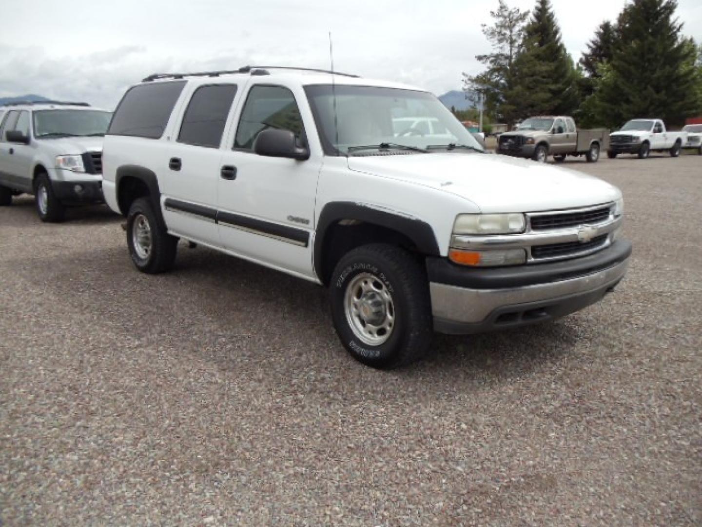 2000 White /Silver Chevrolet Suburban K2500 4WD (3GNGK26U6YG) with an 6.0L V8 OHV 16V engine, 4-Speed Automatic Overdrive transmission, located at 5465 Highway 2 W., Columbia Falls, MT, 59912, (406) 892-4407, 48.352188, -114.240929 - Photo#0