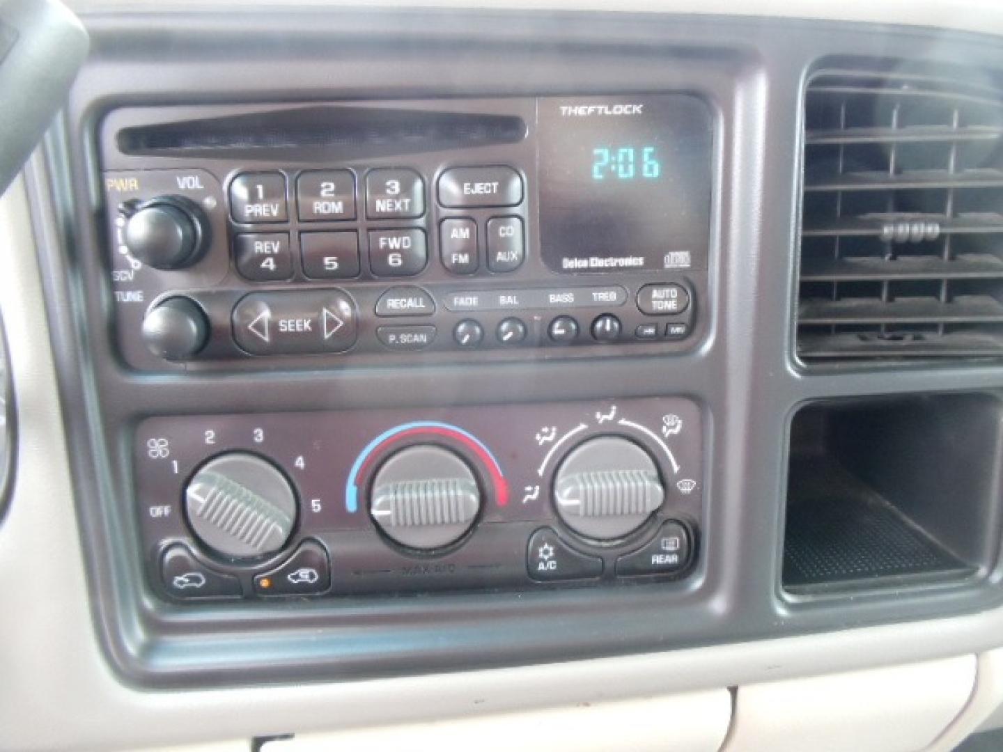 2000 White /Silver Chevrolet Suburban K2500 4WD (3GNGK26U6YG) with an 6.0L V8 OHV 16V engine, 4-Speed Automatic Overdrive transmission, located at 5465 Highway 2 W., Columbia Falls, MT, 59912, (406) 892-4407, 48.352188, -114.240929 - Photo#21