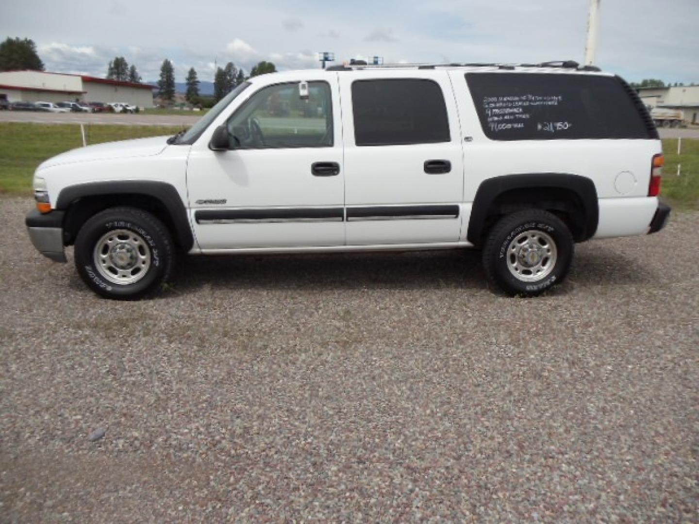 2000 White /Silver Chevrolet Suburban K2500 4WD (3GNGK26U6YG) with an 6.0L V8 OHV 16V engine, 4-Speed Automatic Overdrive transmission, located at 5465 Highway 2 W., Columbia Falls, MT, 59912, (406) 892-4407, 48.352188, -114.240929 - Photo#3