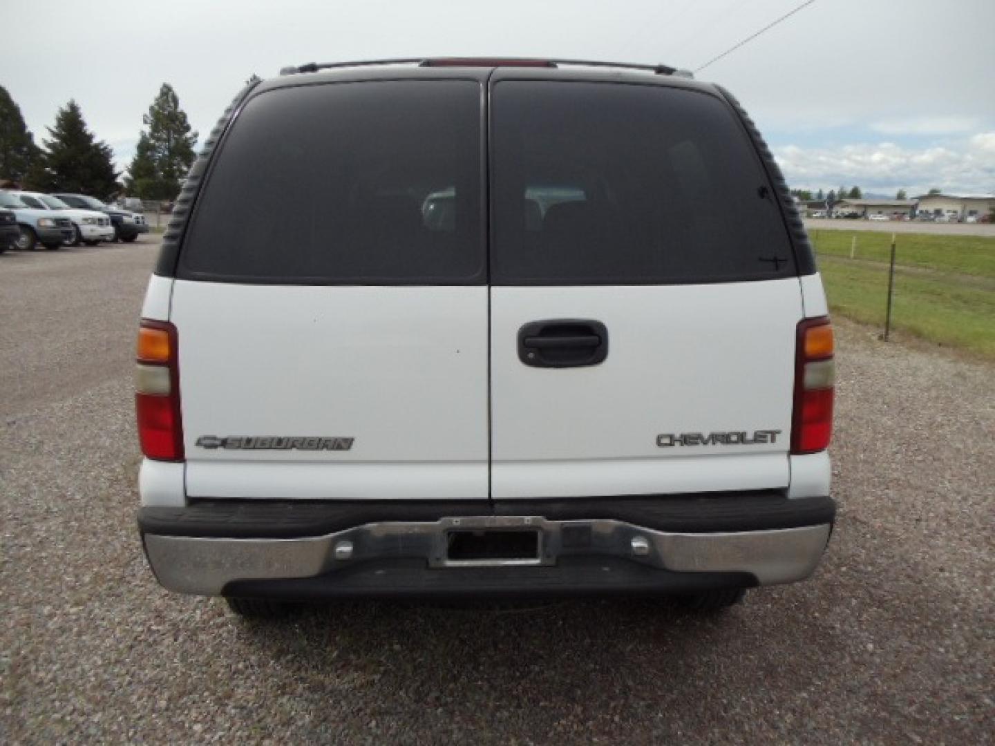 2000 White /Silver Chevrolet Suburban K2500 4WD (3GNGK26U6YG) with an 6.0L V8 OHV 16V engine, 4-Speed Automatic Overdrive transmission, located at 5465 Highway 2 W., Columbia Falls, MT, 59912, (406) 892-4407, 48.352188, -114.240929 - Photo#5