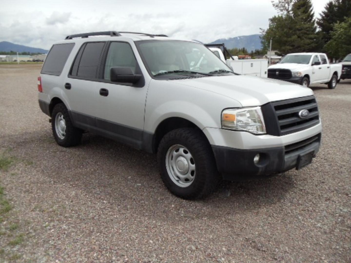 2014 Silver /Gray Ford Expedition XL 4WD (1FMJU1G50EE) with an 5.4L V8 SOHC 16V FFV engine, 6-Speed Automatic transmission, located at 5465 Highway 2 W., Columbia Falls, MT, 59912, (406) 892-4407, 48.352188, -114.240929 - Photo#0