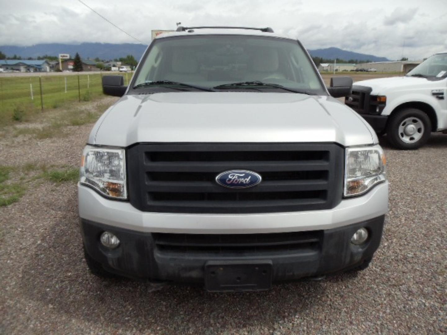 2014 Silver /Gray Ford Expedition XL 4WD (1FMJU1G50EE) with an 5.4L V8 SOHC 16V FFV engine, 6-Speed Automatic transmission, located at 5465 Highway 2 W., Columbia Falls, MT, 59912, (406) 892-4407, 48.352188, -114.240929 - Photo#1