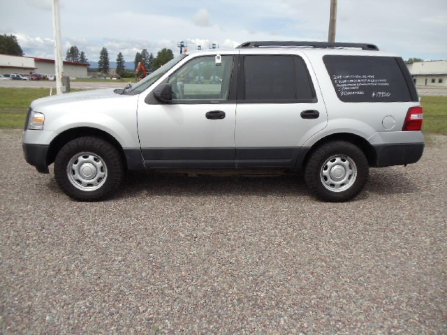 2014 Silver /Gray Ford Expedition XL 4WD (1FMJU1G50EE) with an 5.4L V8 SOHC 16V FFV engine, 6-Speed Automatic transmission, located at 5465 Highway 2 W., Columbia Falls, MT, 59912, (406) 892-4407, 48.352188, -114.240929 - Photo#3