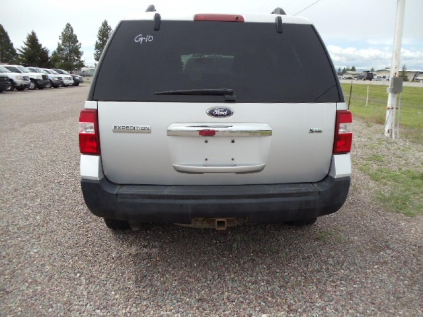 2014 Silver /Gray Ford Expedition XL 4WD (1FMJU1G50EE) with an 5.4L V8 SOHC 16V FFV engine, 6-Speed Automatic transmission, located at 5465 Highway 2 W., Columbia Falls, MT, 59912, (406) 892-4407, 48.352188, -114.240929 - Photo#5