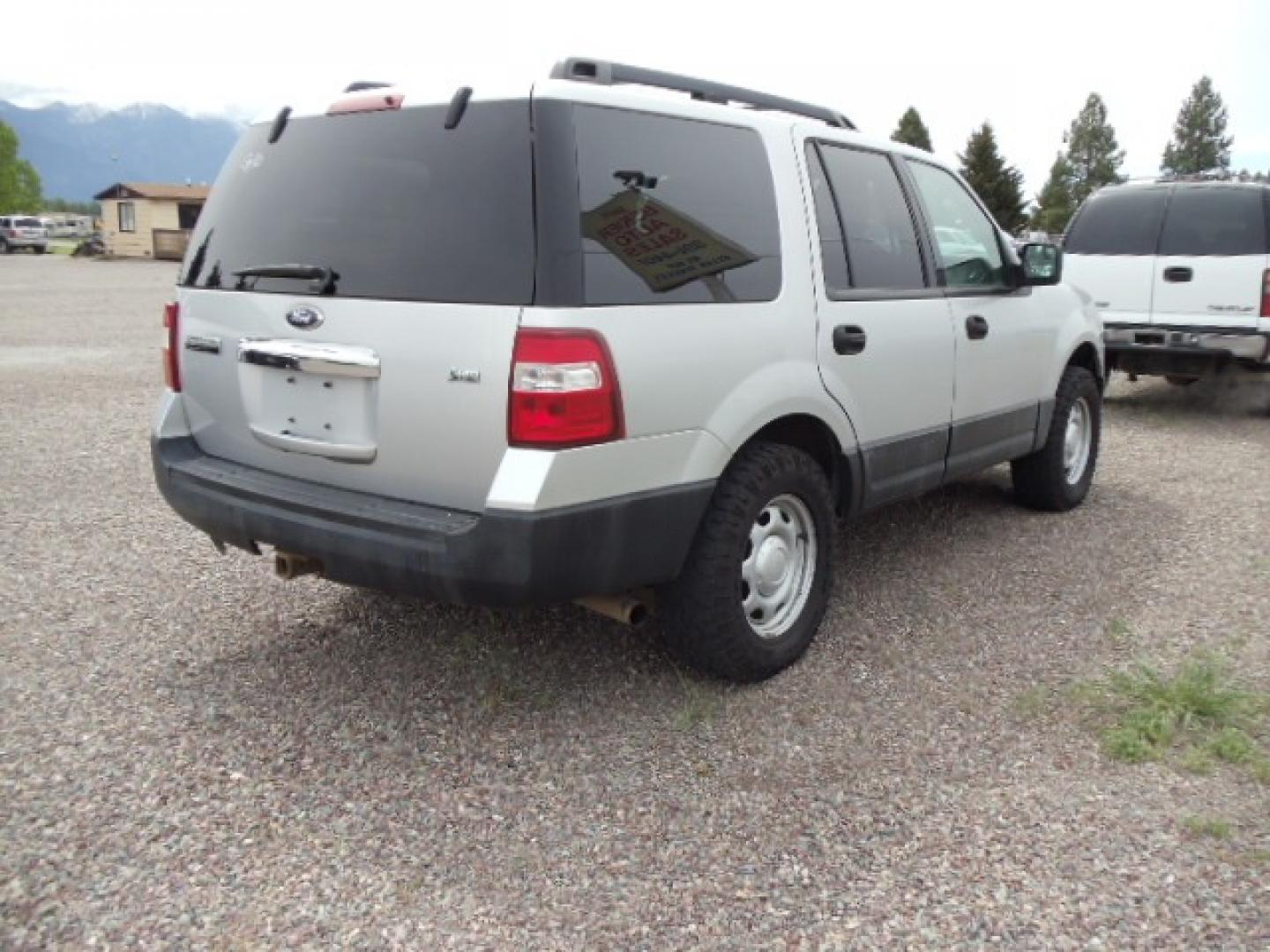 2014 Silver /Gray Ford Expedition XL 4WD (1FMJU1G50EE) with an 5.4L V8 SOHC 16V FFV engine, 6-Speed Automatic transmission, located at 5465 Highway 2 W., Columbia Falls, MT, 59912, (406) 892-4407, 48.352188, -114.240929 - Photo#7