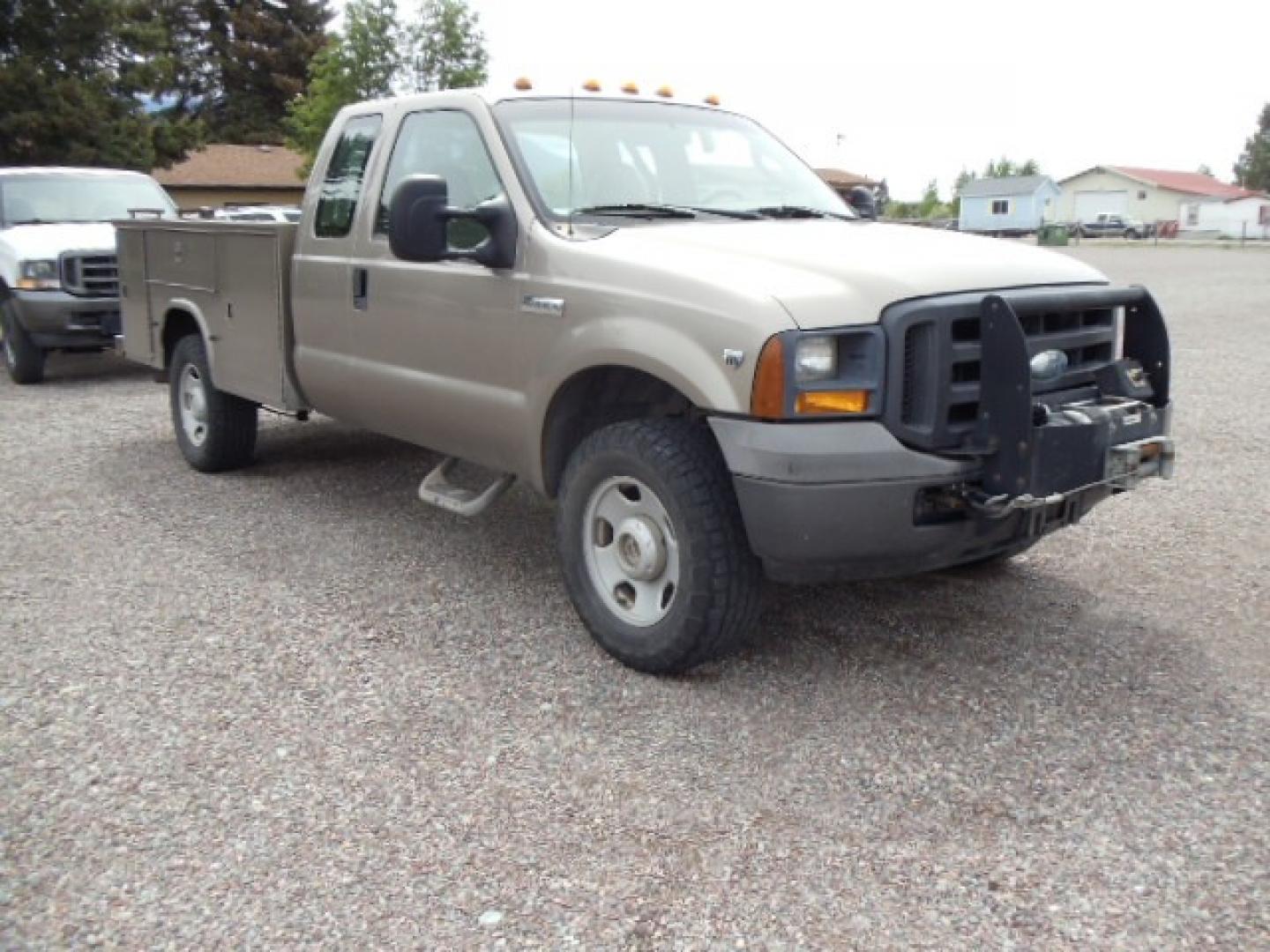 2005 Tan /Tan Ford F-350 SD Lariat SuperCab 4WD (1FDSX35Y05E) with an 6.8L V10 SOHC 30V engine, Automatic transmission, located at 5465 Highway 2 W., Columbia Falls, MT, 59912, (406) 892-4407, 48.352188, -114.240929 - Photo#0