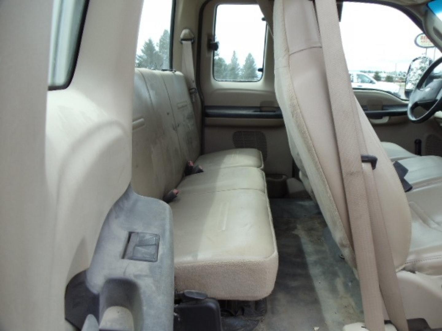 2005 Tan /Tan Ford F-350 SD Lariat SuperCab 4WD (1FDSX35Y05E) with an 6.8L V10 SOHC 30V engine, Automatic transmission, located at 5465 Highway 2 W., Columbia Falls, MT, 59912, (406) 892-4407, 48.352188, -114.240929 - Photo#16