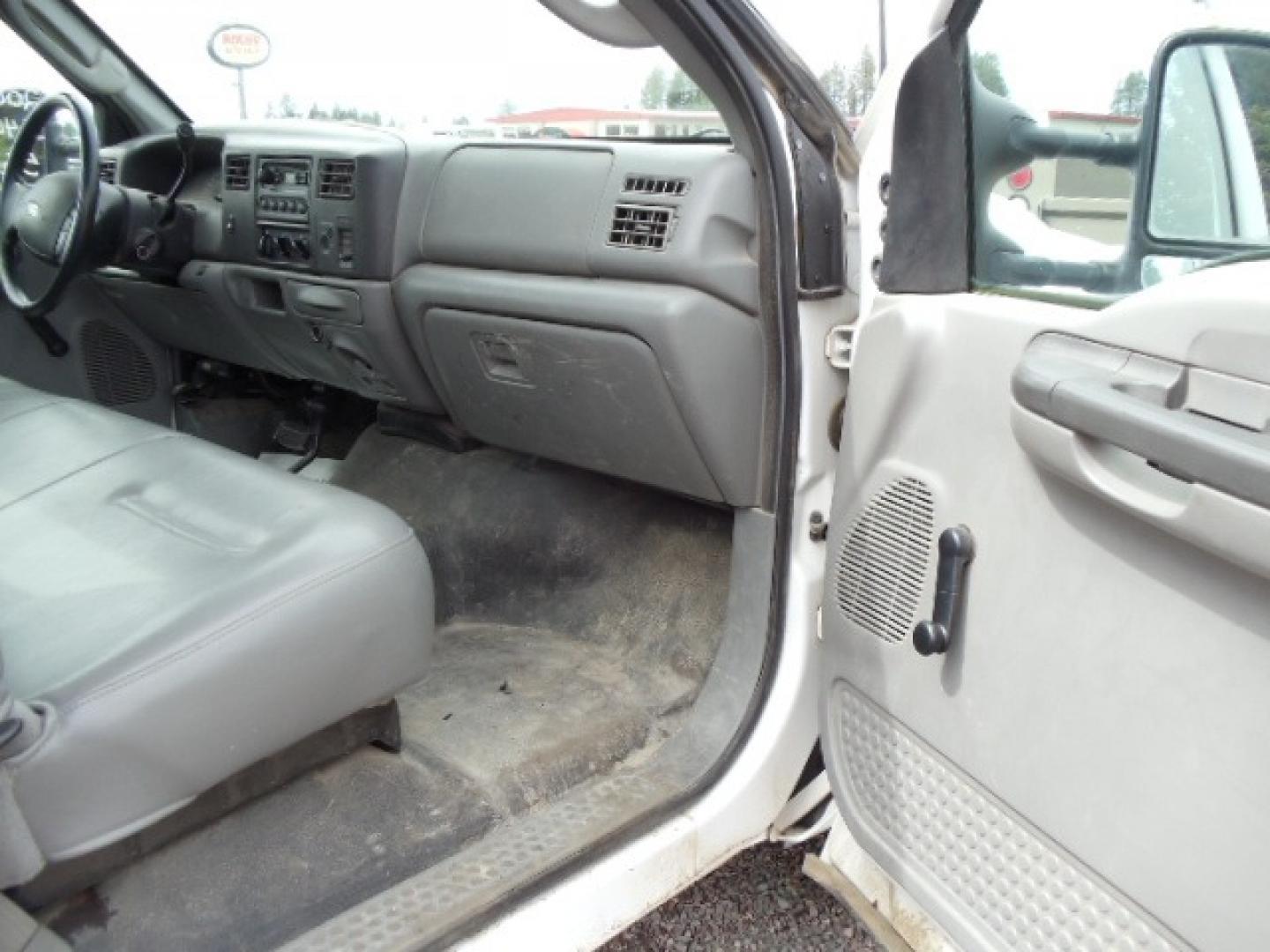 2003 White /Gray Ford F-250 SD XL (1FTNF21L93E) with an 5.4L V8 SOHC 16V engine, Automatic transmission, located at 5465 Highway 2 W., Columbia Falls, MT, 59912, (406) 892-4407, 48.352188, -114.240929 - Photo#13