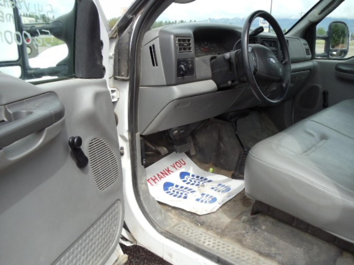 2003 White /Gray Ford F-250 SD XL (1FTNF21L93E) with an 5.4L V8 SOHC 16V engine, Automatic transmission, located at 5465 Highway 2 W., Columbia Falls, MT, 59912, (406) 892-4407, 48.352188, -114.240929 - Photo#16