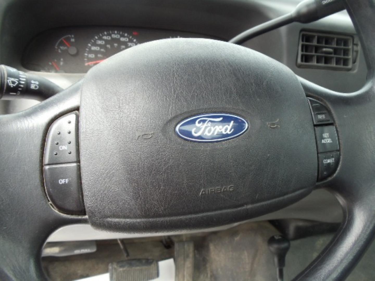 2003 White /Gray Ford F-250 SD XL (1FTNF21L93E) with an 5.4L V8 SOHC 16V engine, Automatic transmission, located at 5465 Highway 2 W., Columbia Falls, MT, 59912, (406) 892-4407, 48.352188, -114.240929 - Photo#17