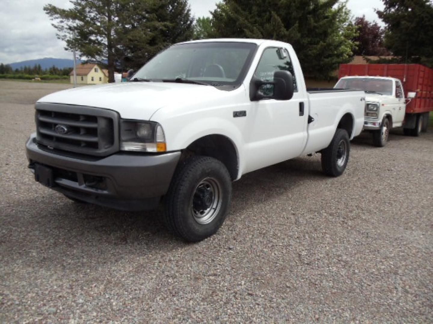 2003 White /Gray Ford F-250 SD XL (1FTNF21L93E) with an 5.4L V8 SOHC 16V engine, Automatic transmission, located at 5465 Highway 2 W., Columbia Falls, MT, 59912, (406) 892-4407, 48.352188, -114.240929 - Photo#2