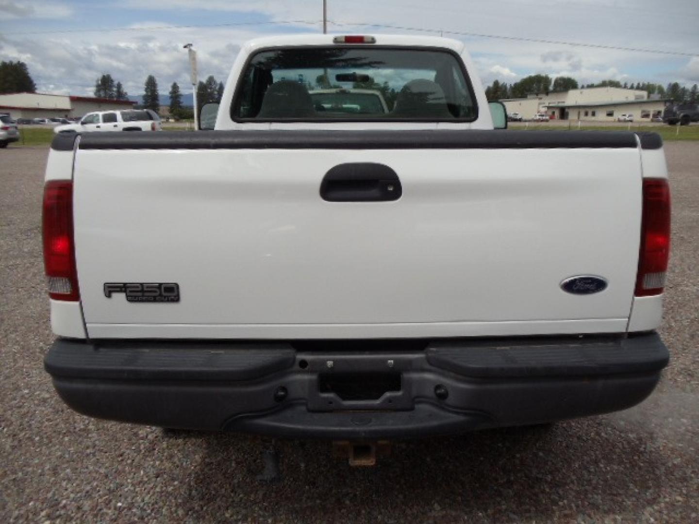 2003 White /Gray Ford F-250 SD XL (1FTNF21L93E) with an 5.4L V8 SOHC 16V engine, Automatic transmission, located at 5465 Highway 2 W., Columbia Falls, MT, 59912, (406) 892-4407, 48.352188, -114.240929 - Photo#5