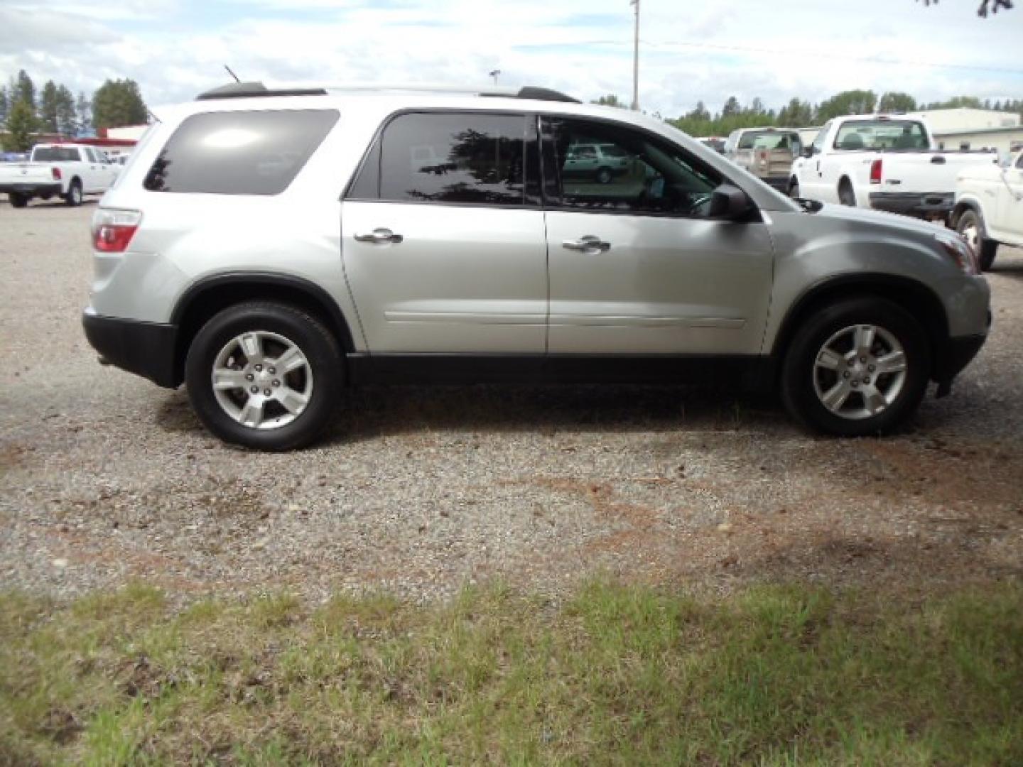 2010 Silver /Gray GMC Acadia SLE AWD (1GKLVLED0AJ) with an 3.6L V6 DOHC 24V engine, 6-Speed Automatic transmission, located at 5465 Highway 2 W., Columbia Falls, MT, 59912, (406) 892-4407, 48.352188, -114.240929 - Photo#9