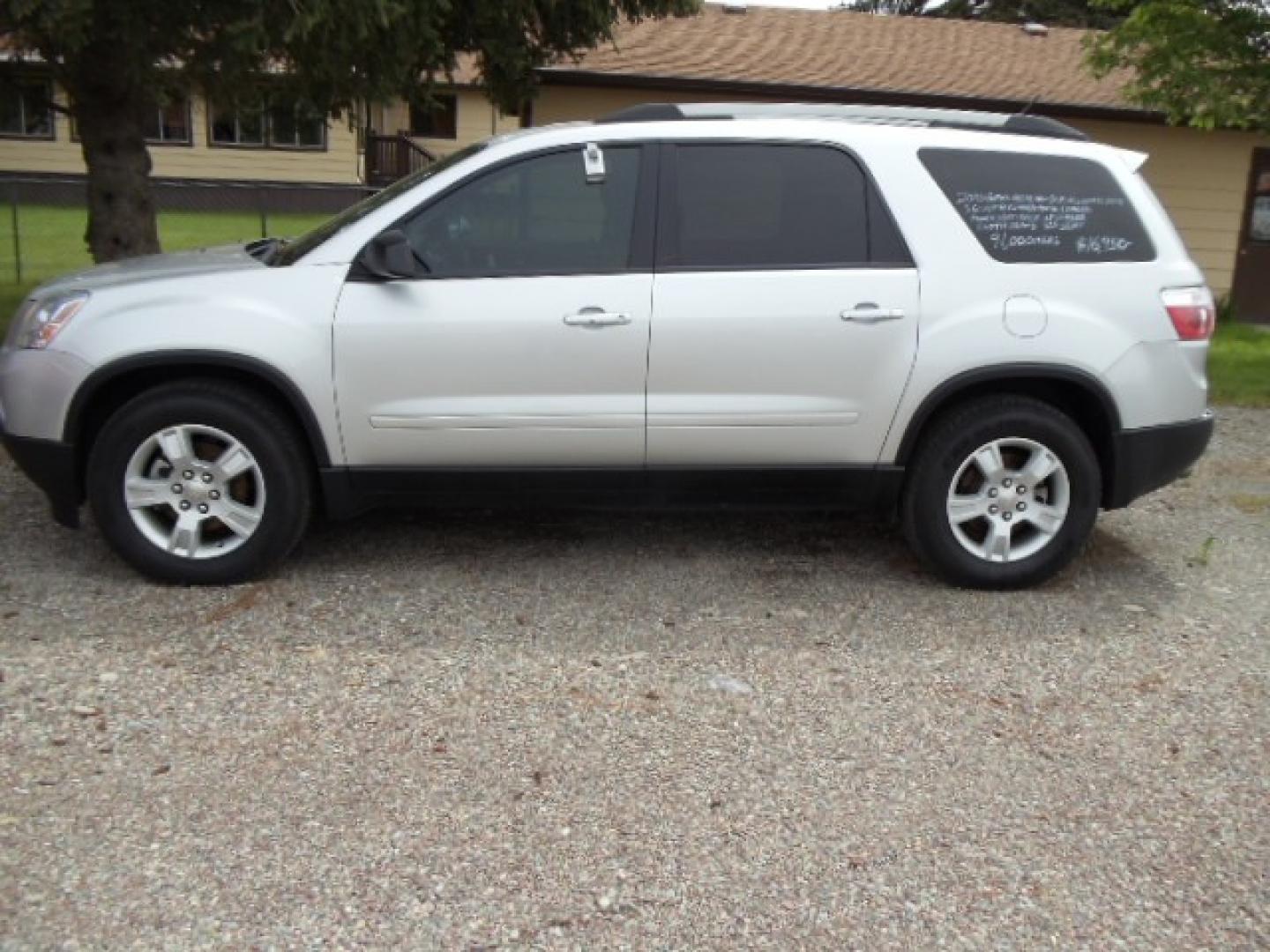 2010 Silver /Gray GMC Acadia SLE AWD (1GKLVLED0AJ) with an 3.6L V6 DOHC 24V engine, 6-Speed Automatic transmission, located at 5465 Highway 2 W., Columbia Falls, MT, 59912, (406) 892-4407, 48.352188, -114.240929 - Photo#3