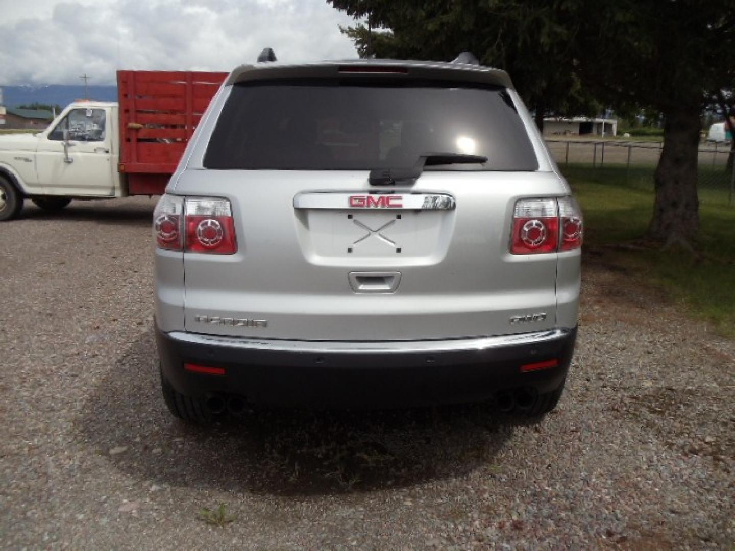 2010 Silver /Gray GMC Acadia SLE AWD (1GKLVLED0AJ) with an 3.6L V6 DOHC 24V engine, 6-Speed Automatic transmission, located at 5465 Highway 2 W., Columbia Falls, MT, 59912, (406) 892-4407, 48.352188, -114.240929 - Photo#5