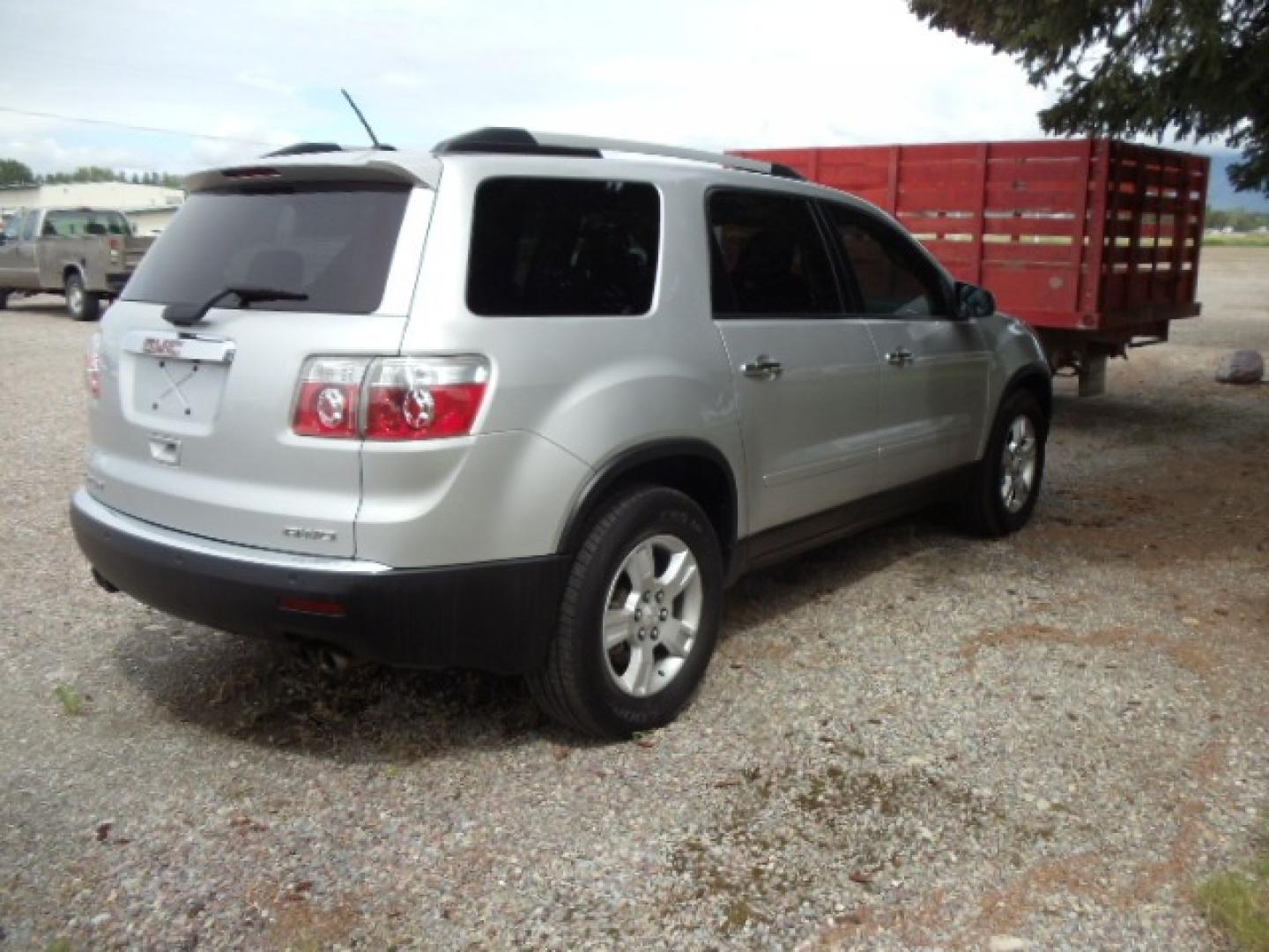 2010 Silver /Gray GMC Acadia SLE AWD (1GKLVLED0AJ) with an 3.6L V6 DOHC 24V engine, 6-Speed Automatic transmission, located at 5465 Highway 2 W., Columbia Falls, MT, 59912, (406) 892-4407, 48.352188, -114.240929 - Photo#8