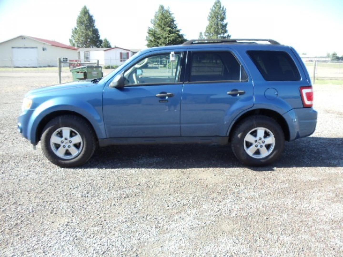 2010 Blue /Silver Ford Escape XLT 4WD (1FMCU9DGXAK) with an 3.0L V6 DOHC 24V engine, 6-Speed Automatic transmission, located at 5465 Highway 2 W., Columbia Falls, MT, 59912, (406) 892-4407, 48.352188, -114.240929 - Photo#3