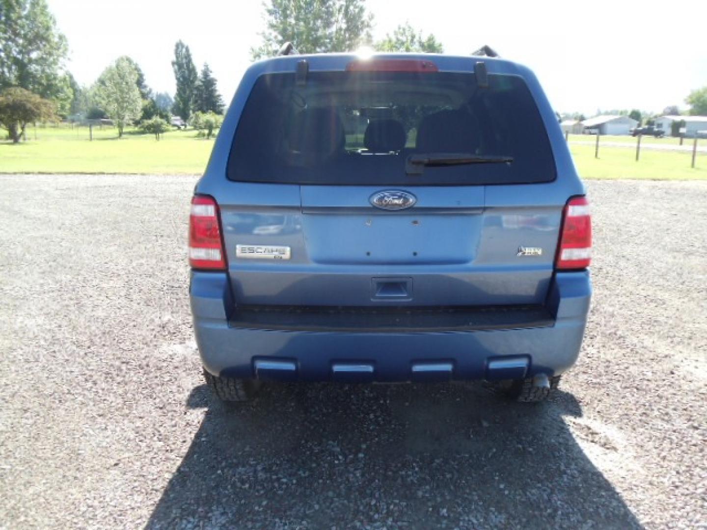 2010 Blue /Silver Ford Escape XLT 4WD (1FMCU9DGXAK) with an 3.0L V6 DOHC 24V engine, 6-Speed Automatic transmission, located at 5465 Highway 2 W., Columbia Falls, MT, 59912, (406) 892-4407, 48.352188, -114.240929 - Photo#5