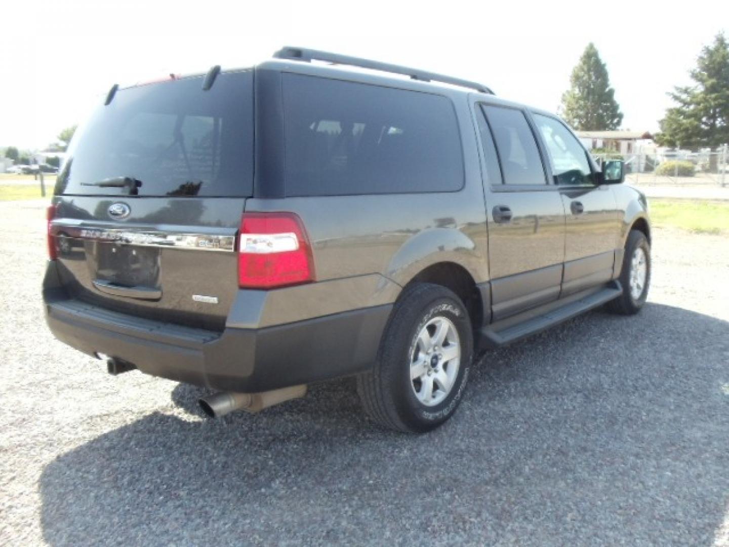 2016 Gray /Gray Ford Expedition EL XL 4WD (1FMJK1GT9GE) with an 3.5L V6 DOHC 24V FFV engine, Automatic transmission, located at 5465 Highway 2 W., Columbia Falls, MT, 59912, (406) 892-4407, 48.352188, -114.240929 - Photo#9