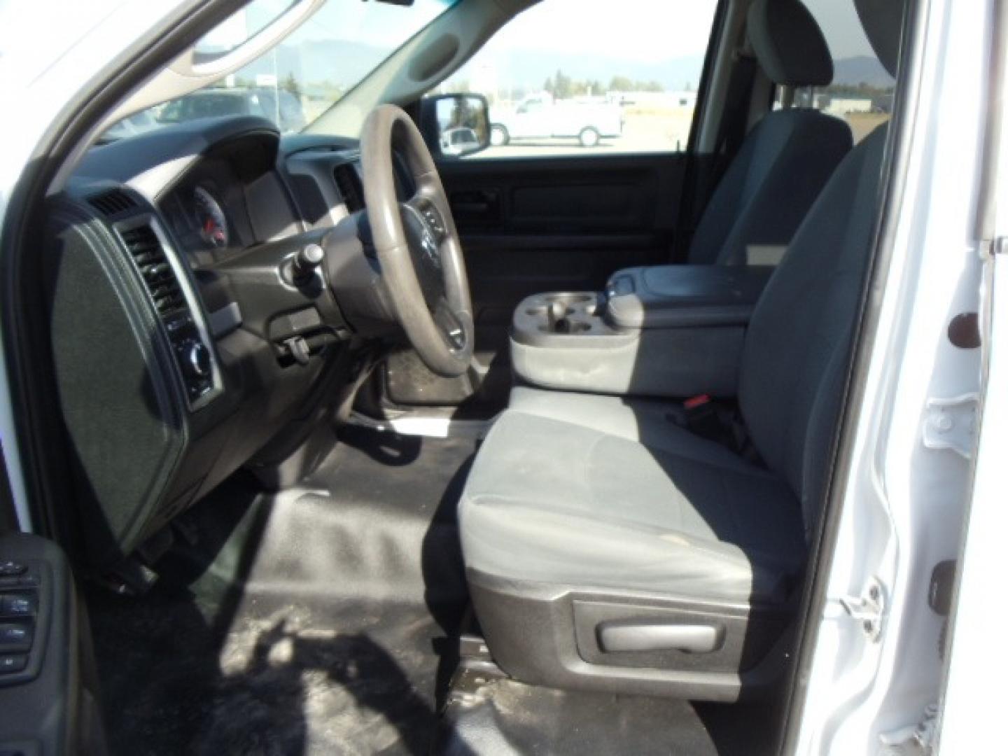 2018 White /Grey RAM 1500 Tradesman Quad Cab 4WD (1C6RR7FG1JS) with an 3.6L V6 DOHC 24V FFV engine, 8A transmission, located at 5465 Highway 2 W., Columbia Falls, MT, 59912, (406) 892-4407, 48.352188, -114.240929 - Photo#16