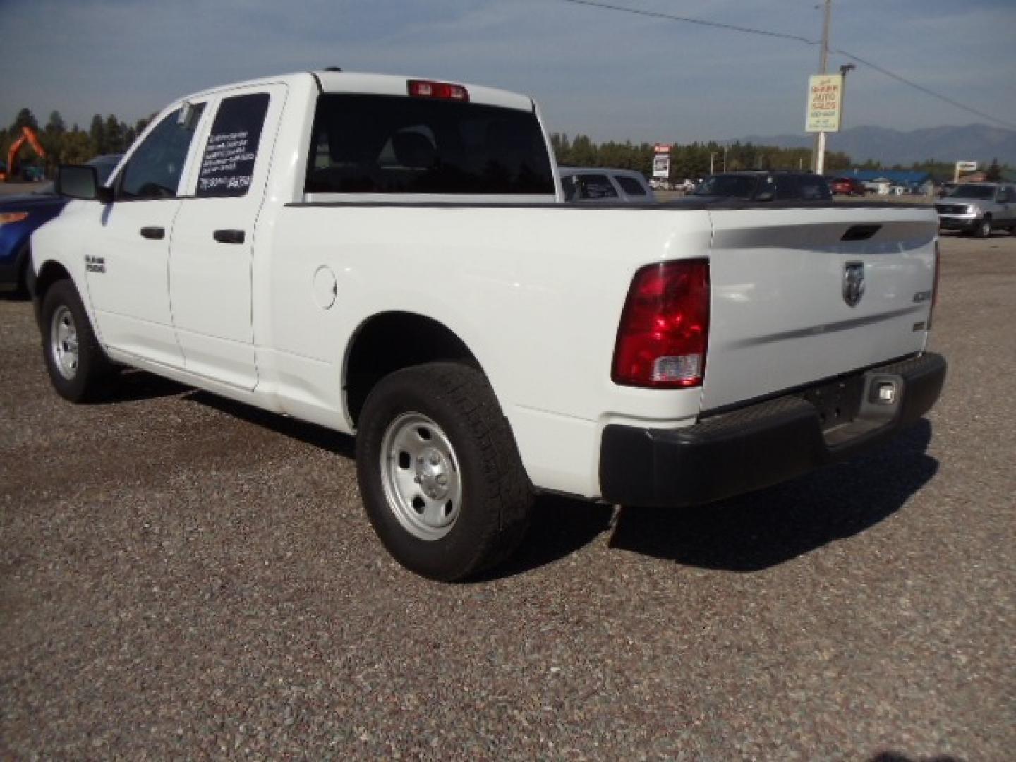 2018 White /Grey RAM 1500 Tradesman Quad Cab 4WD (1C6RR7FG1JS) with an 3.6L V6 DOHC 24V FFV engine, 8A transmission, located at 5465 Highway 2 W., Columbia Falls, MT, 59912, (406) 892-4407, 48.352188, -114.240929 - Photo#4