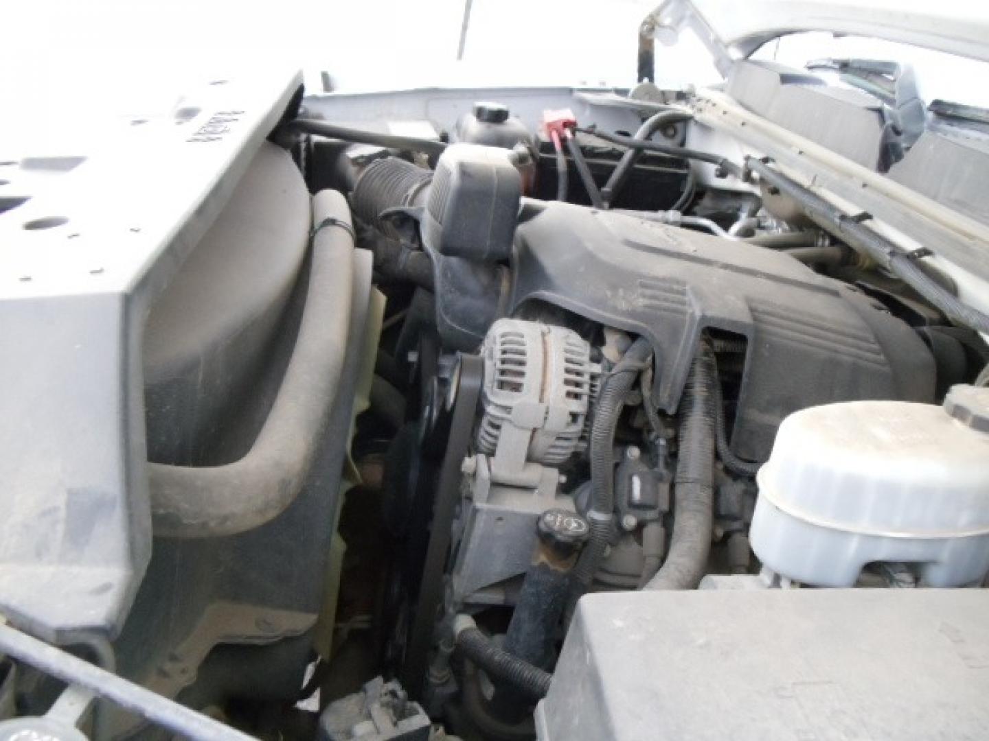 2012 White /Gray Chevrolet Silverado 2500HD Work Truck Ext. Cab 4WD (1GC2KVCG0CZ) with an 6.0L V8 OHV 16V FFV engine, 6-Speed Automatic transmission, located at 5465 Highway 2 W., Columbia Falls, MT, 59912, (406) 892-4407, 48.352188, -114.240929 - This truck was previously owned by the federal government so it has been well maintained and taken care of. This truck is very clean inside and out with good tires and low miles. This is the quad door short box with the 6.0L V8 gas motor. - Photo#21