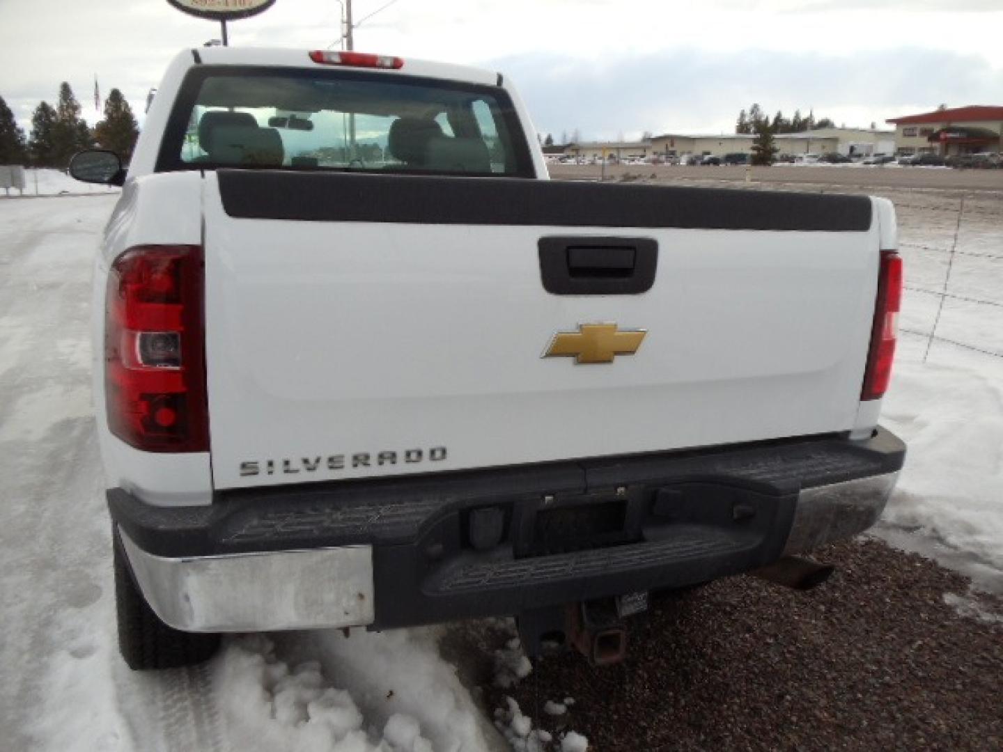 2012 White /Gray Chevrolet Silverado 2500HD Work Truck Ext. Cab 4WD (1GC2KVCG0CZ) with an 6.0L V8 OHV 16V FFV engine, 6-Speed Automatic transmission, located at 5465 Highway 2 W., Columbia Falls, MT, 59912, (406) 892-4407, 48.352188, -114.240929 - This truck was previously owned by the federal government so it has been well maintained and taken care of. This truck is very clean inside and out with good tires and low miles. This is the quad door short box with the 6.0L V8 gas motor. - Photo#5