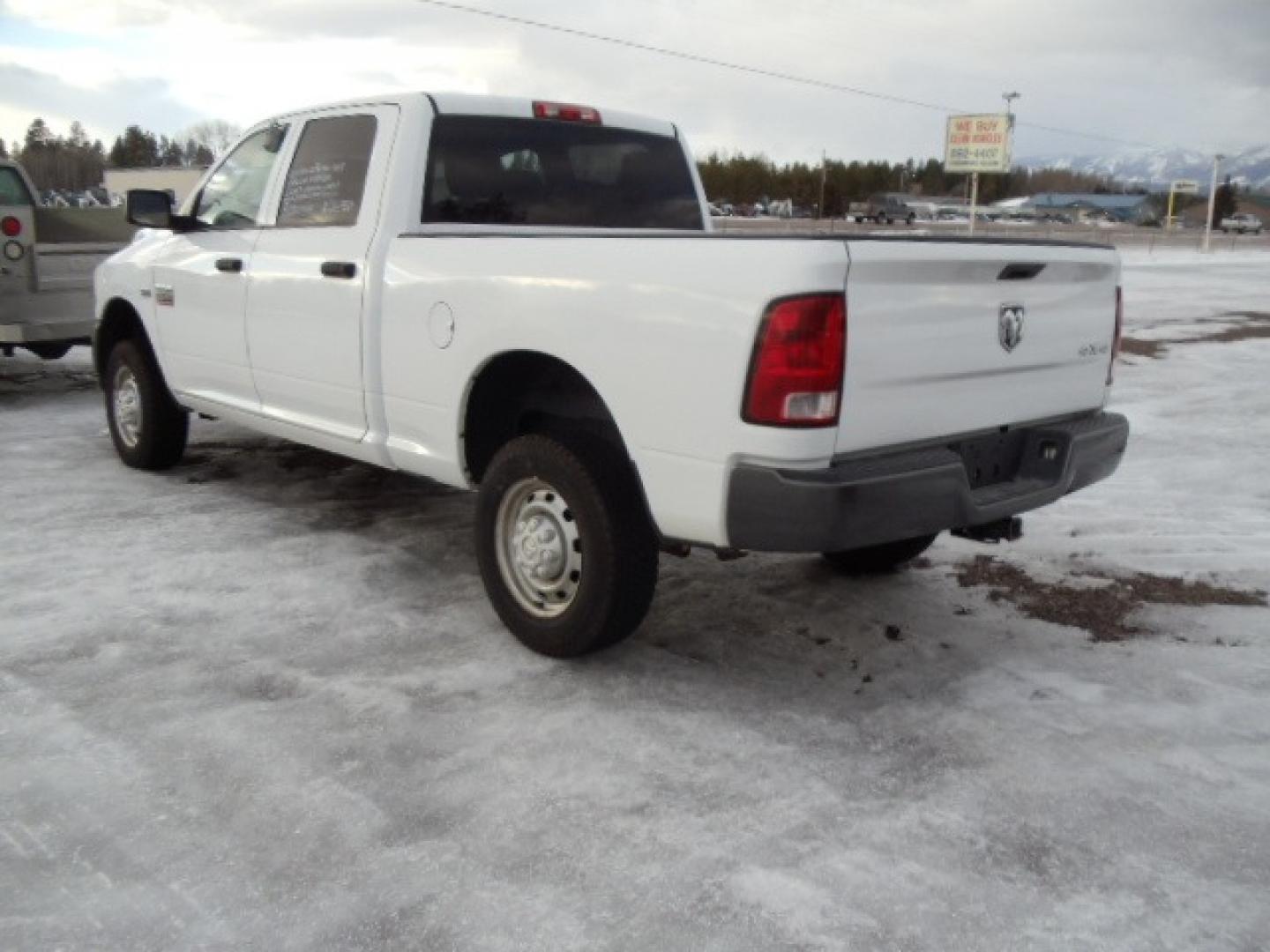 2011 Gray /Gray Dodge Ram 2500 ST Crew Cab 4WD (3D7TT2CT2BG) with an 5.7L V8 OHV 16V engine, Automatic transmission, located at 5465 Highway 2 W., Columbia Falls, MT, 59912, (406) 892-4407, 48.352188, -114.240929 - This truck was previously owned by the federal government so it has been well maintained and taken care of. This truck is very clean inside and out with good tires and low actual miles. This is the crew cab short box with the 5.7L HEMI V8 gas motor. - Photo#4