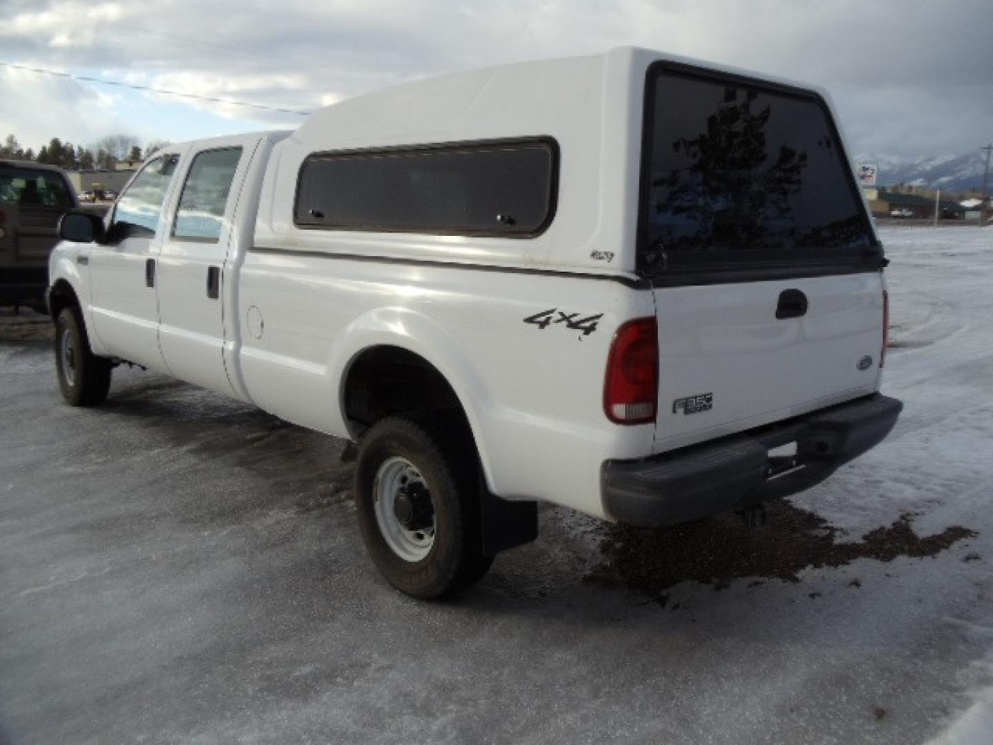 2004 Gray /Gray Ford F-350 SD XL Crew Cab 4WD (1FTSW31L04E) with an 5.4L V8 SOHC 16V engine, 6 Speed Manual transmission, located at 5465 Highway 2 W., Columbia Falls, MT, 59912, (406) 892-4407, 48.352188, -114.240929 - This truck was previously owned by the federal government so it has been well maintained and taken care of. The truck is clean inside and out with good tires and low actual miles. This is the crew cab long box with the 5.4L V8 gas motor. This vehicle is rare with the 6 speed manual transmission. - Photo#4