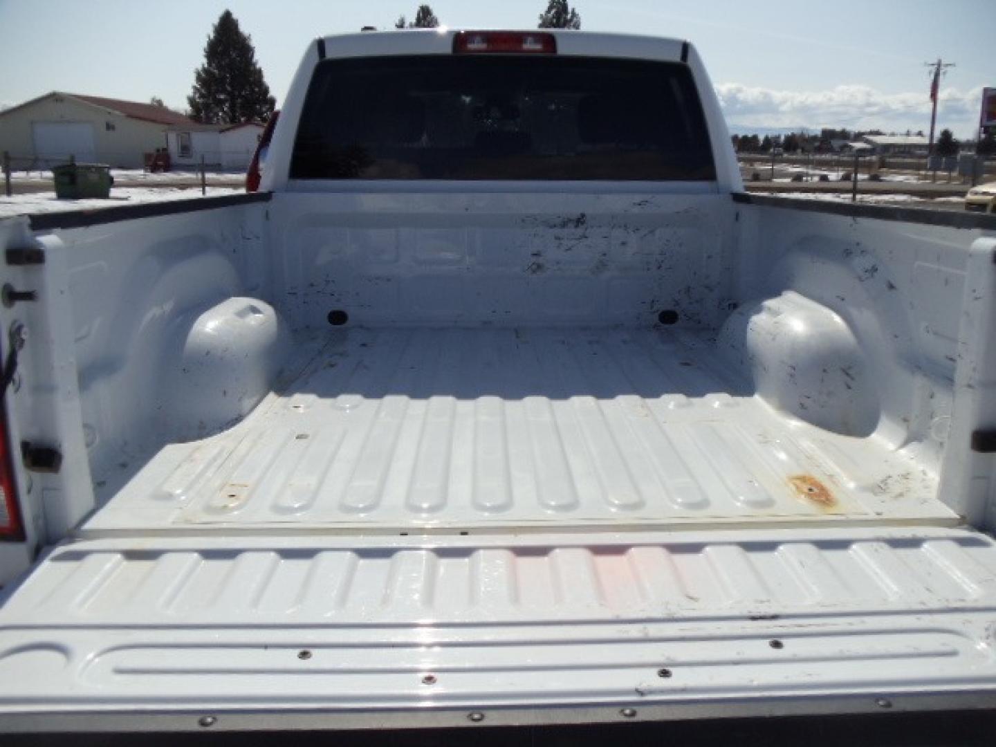 2016 White /Gray RAM 1500 Tradesman Quad Cab 4WD (1C6RR7FG7GS) with an 3.6L V6 DOHC 24V FFV engine, 6A transmission, located at 5465 Highway 2 W., Columbia Falls, MT, 59912, (406) 892-4407, 48.352188, -114.240929 - Photo#6