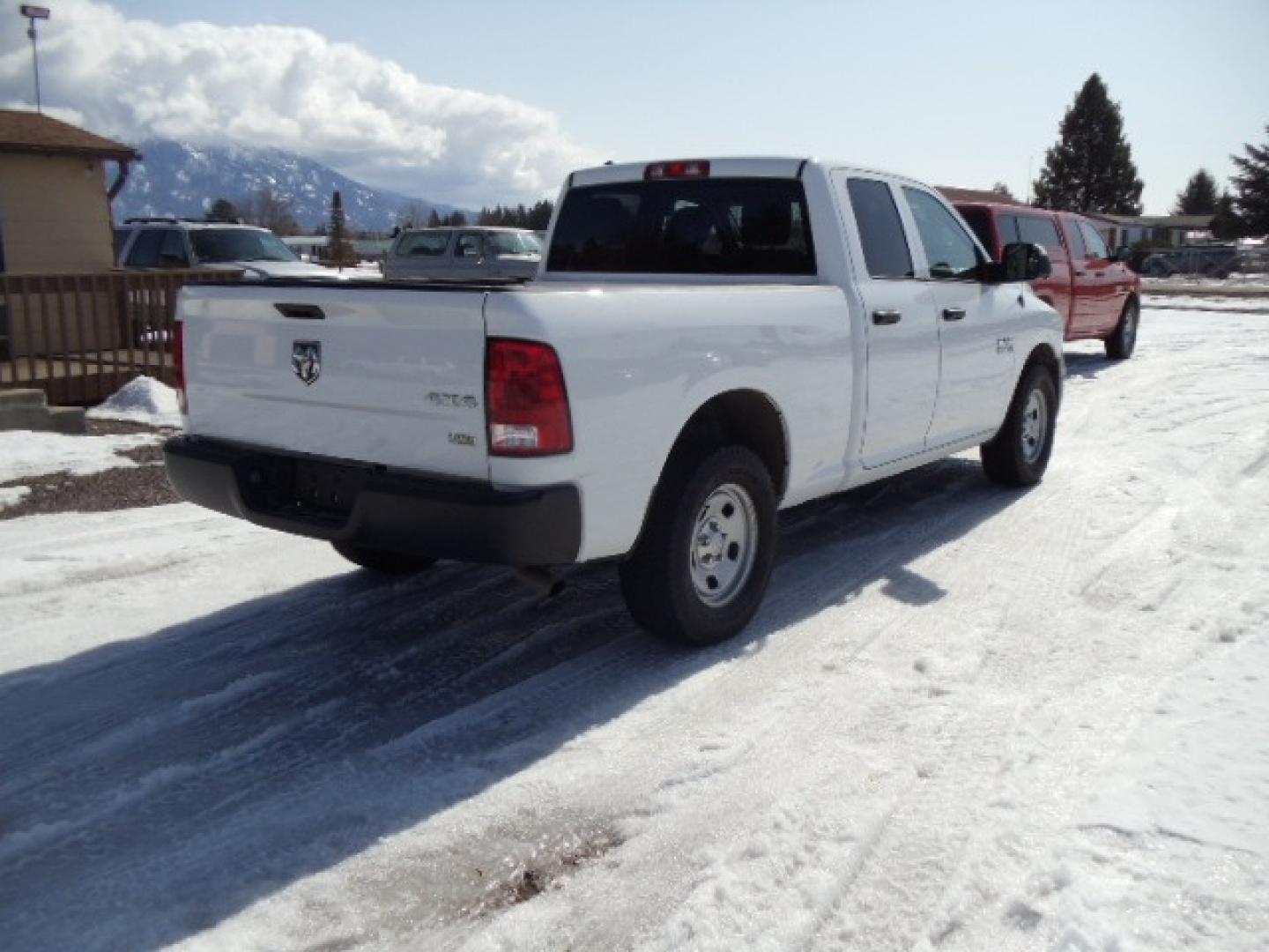 2016 White /Gray RAM 1500 Tradesman Quad Cab 4WD (1C6RR7FG7GS) with an 3.6L V6 DOHC 24V FFV engine, 6A transmission, located at 5465 Highway 2 W., Columbia Falls, MT, 59912, (406) 892-4407, 48.352188, -114.240929 - Photo#7