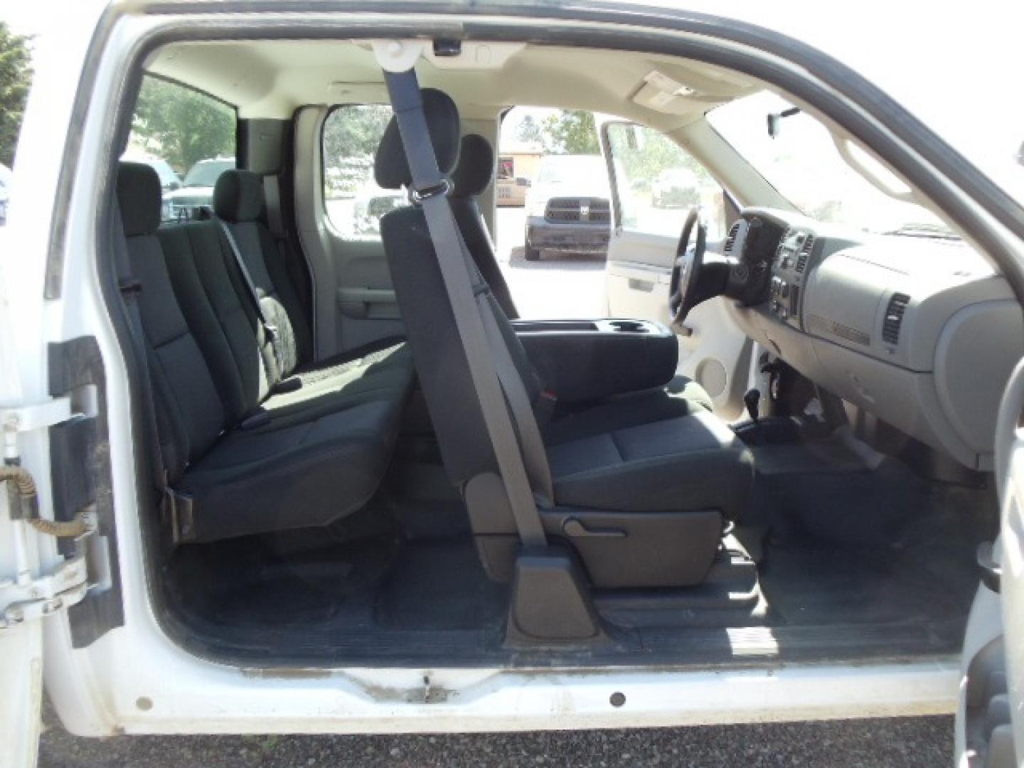 2012 White /Grey Chevrolet Silverado 1500 Work Truck Ext. Cab 4WD (1GCRKPE75CZ) with an 5.3L V8 OHV 16V FFV engine, 4-Speed Automatic transmission, located at 5465 Highway 2 W., Columbia Falls, MT, 59912, (406) 892-4407, 48.352188, -114.240929 - Photo#12