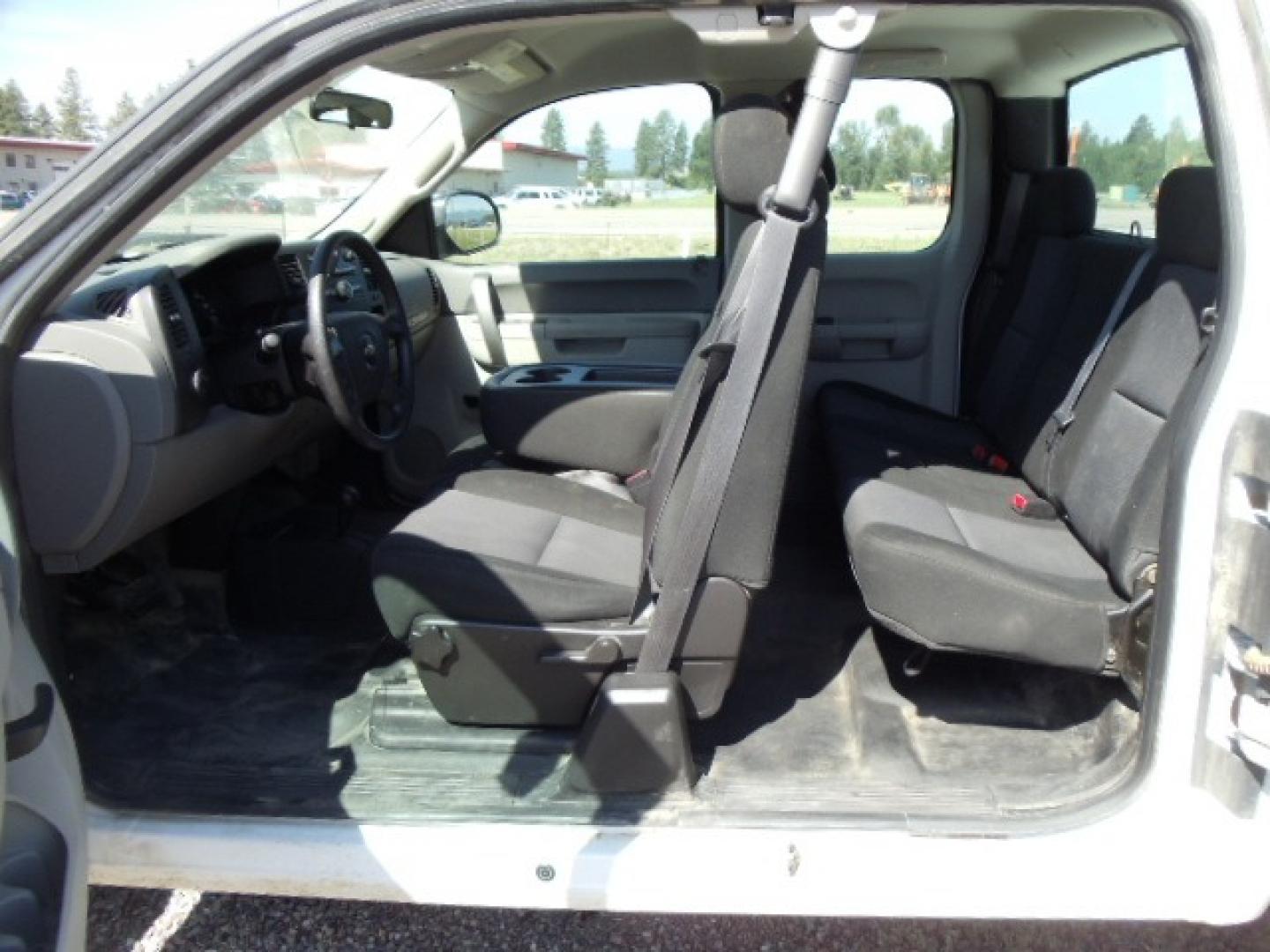 2012 White /Grey Chevrolet Silverado 1500 Work Truck Ext. Cab 4WD (1GCRKPE75CZ) with an 5.3L V8 OHV 16V FFV engine, 4-Speed Automatic transmission, located at 5465 Highway 2 W., Columbia Falls, MT, 59912, (406) 892-4407, 48.352188, -114.240929 - Photo#15