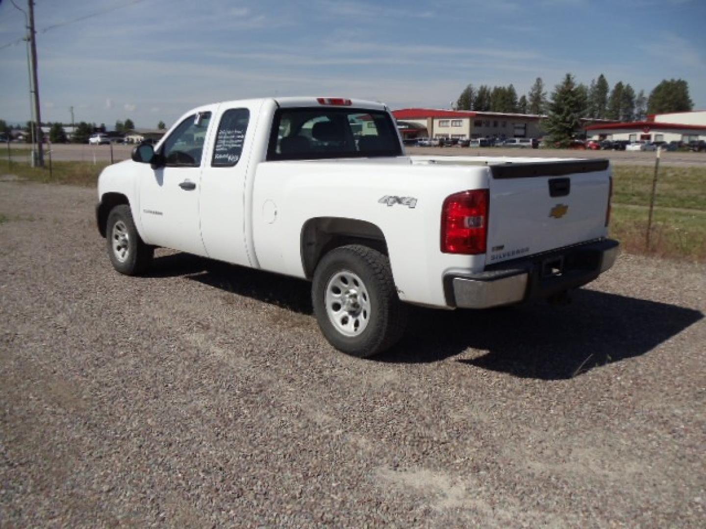 2012 White /Grey Chevrolet Silverado 1500 Work Truck Ext. Cab 4WD (1GCRKPE75CZ) with an 5.3L V8 OHV 16V FFV engine, 4-Speed Automatic transmission, located at 5465 Highway 2 W., Columbia Falls, MT, 59912, (406) 892-4407, 48.352188, -114.240929 - Photo#4